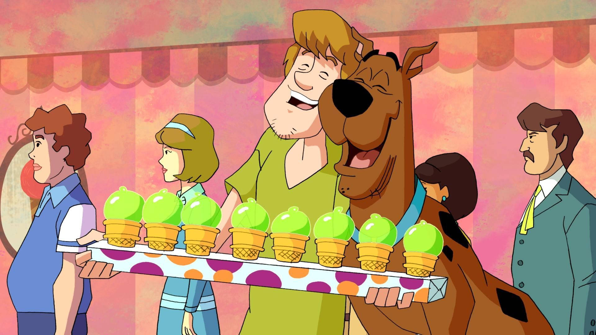 Scooby 桌布 壁紙 — 在色彩繽紛的卡通場景中，史酷比和沙吉愉快地向朋友們展示一托盤綠色冰淇淋甜筒。