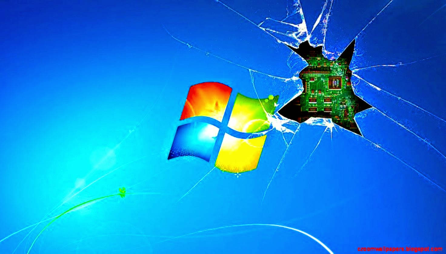 Windows 7 桌布 壁紙 — 在藍色漸層背景上，碎裂玻璃效果揭示了Windows標誌背後的電路板。