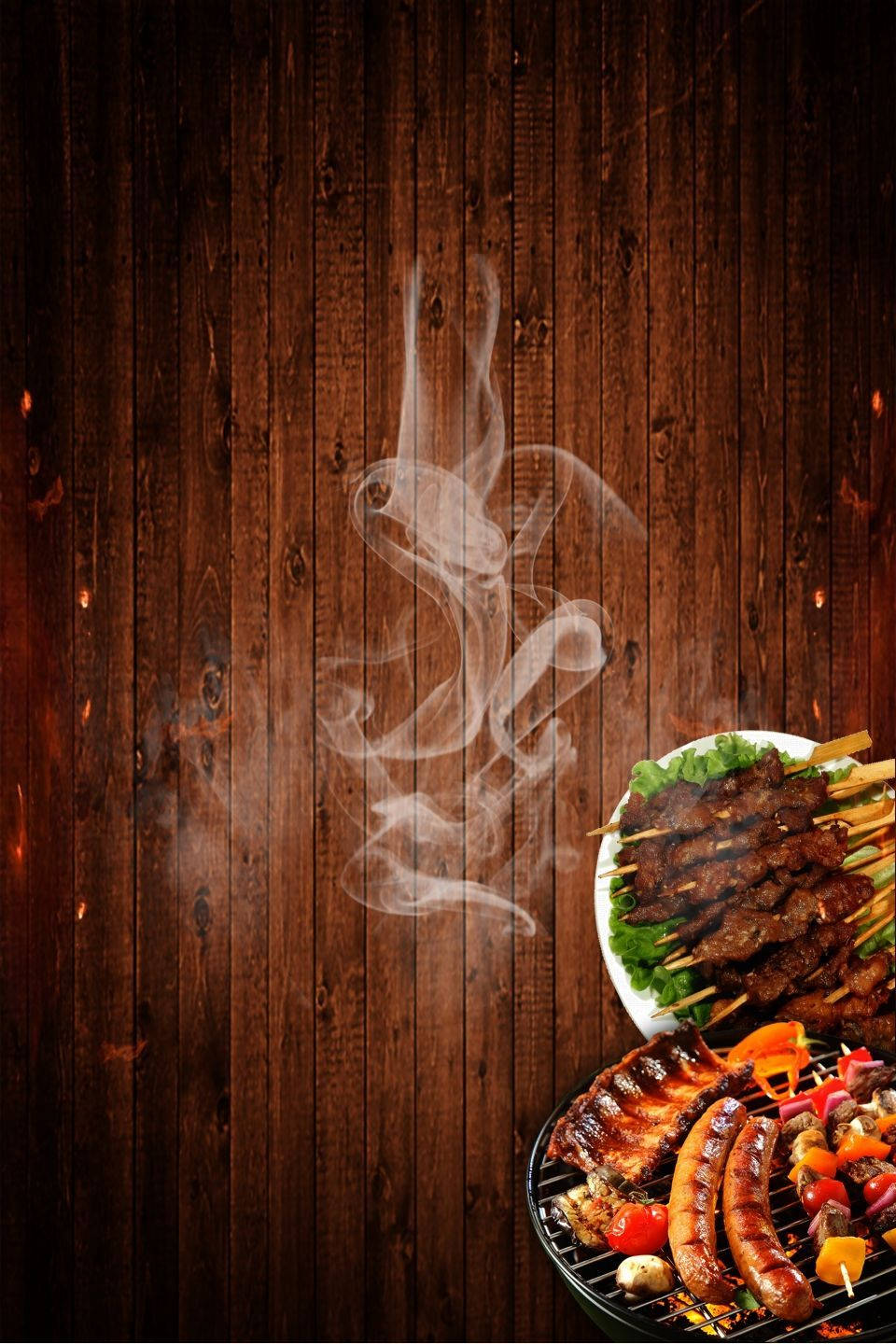 meat 桌布 壁紙 — 在質樸的深色木板背景下，滋滋作響的烤肉和串燒冒著升騰的煙霧。