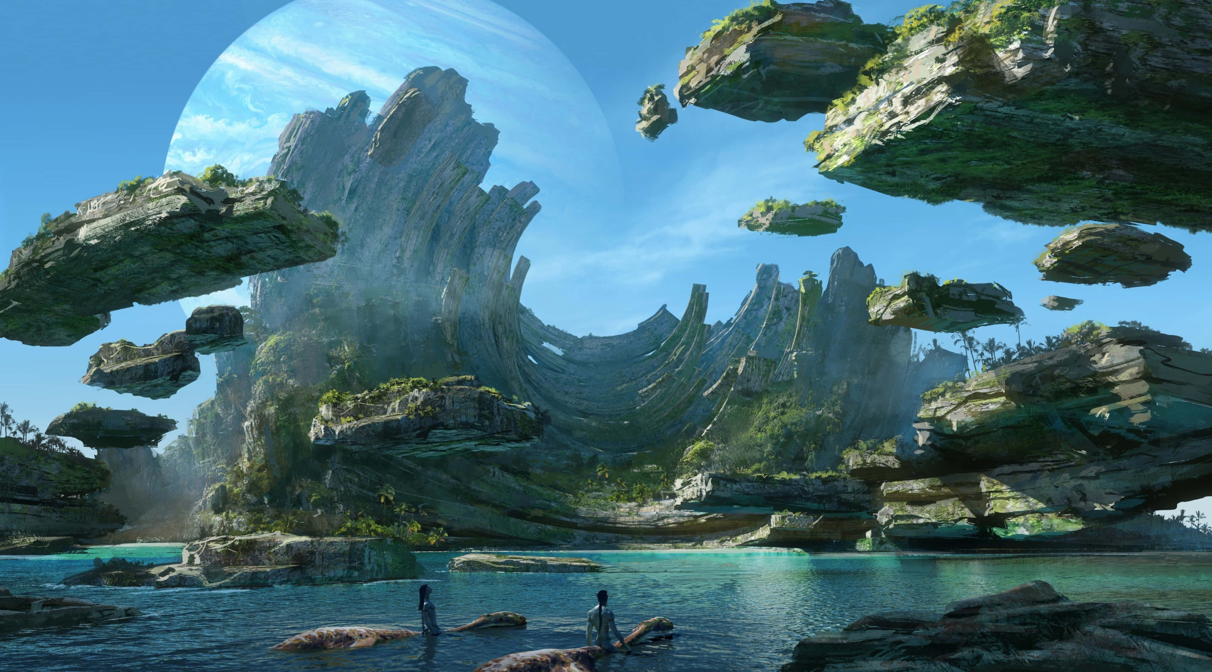 Avatar 2 The Way Of Water 桌布 壁紙 — 在超現實的外星景觀中，兩個人物站在碧綠色的水中，下方是漂浮的岩石島嶼，上方是一輪巨大的藍色月亮。