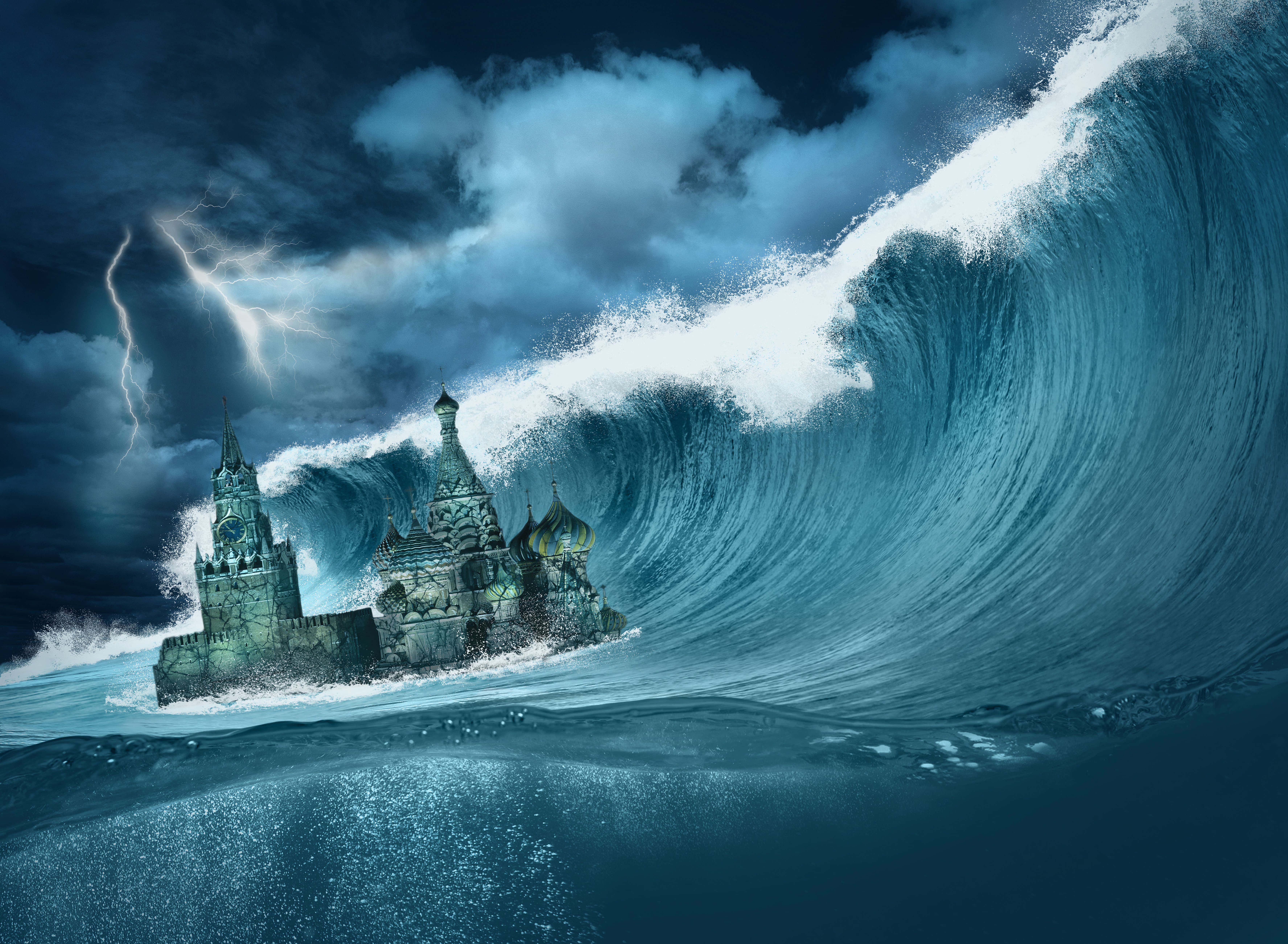 Ocean Storm 桌布 壁紙 — 在閃電密佈的天空下，波濤洶湧的大海衝擊著一座搖搖欲墜的城堡。