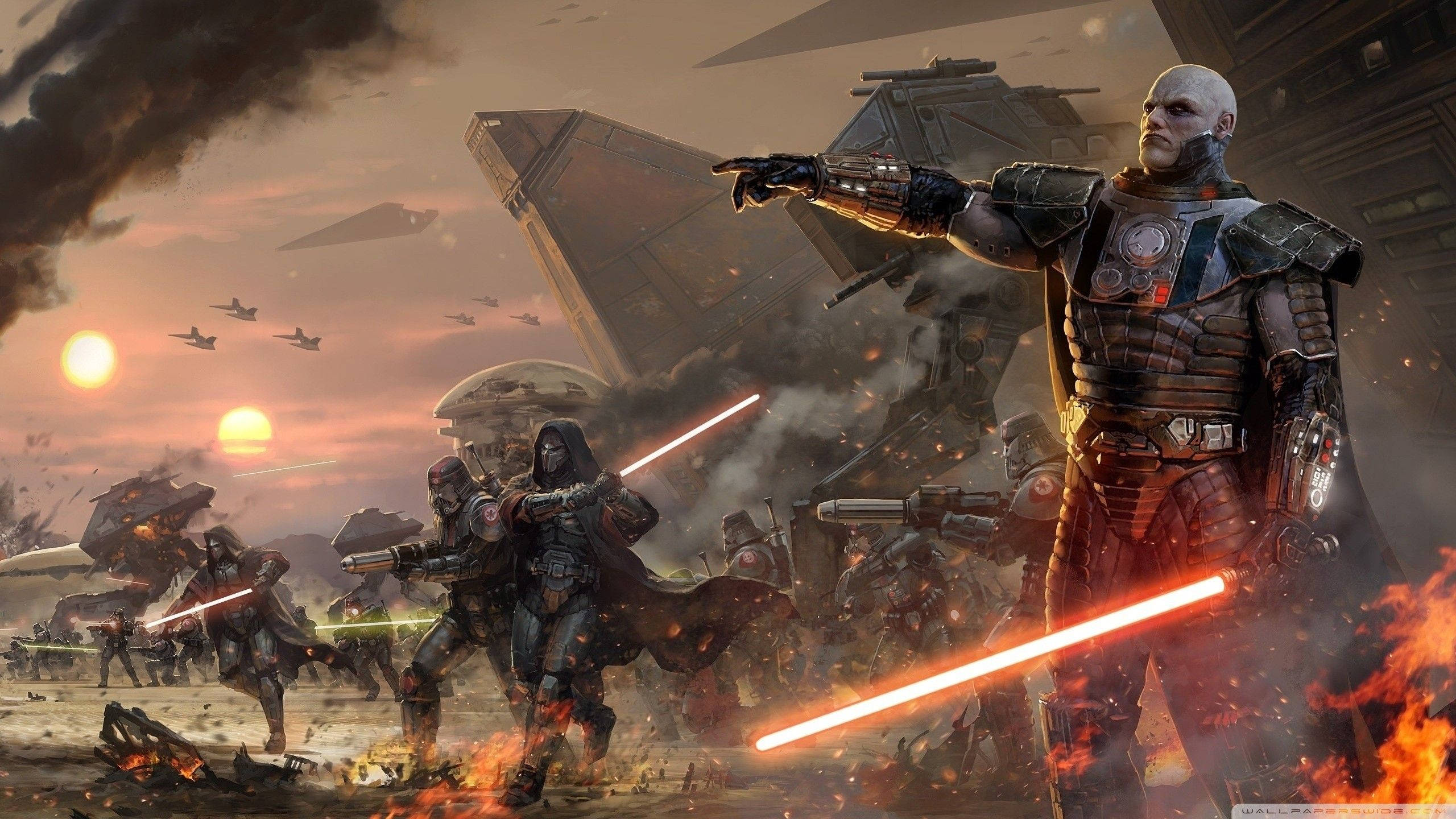 Swtor 桌布 壁紙 — 在雙太陽天空下，裝甲戰士揮舞紅色光劍，伴隨著爆炸和飛行的星際戰鬥機的戲劇性戰鬥場景。