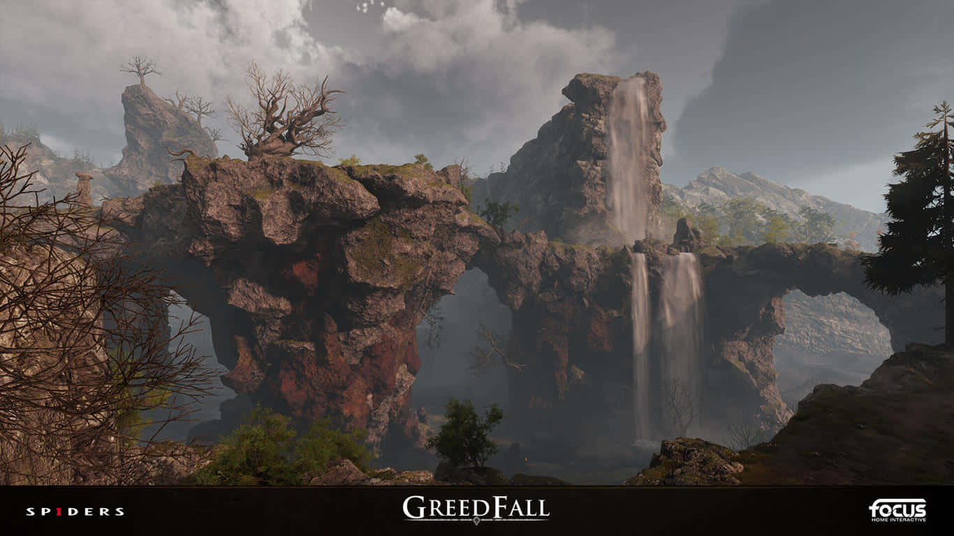 1366x768 Greedfall 桌布 壁紙 — 在雲霧繚繞的山景中，一個戲劇性的岩石拱門下有瀑布傾瀉而下，天空多雲。