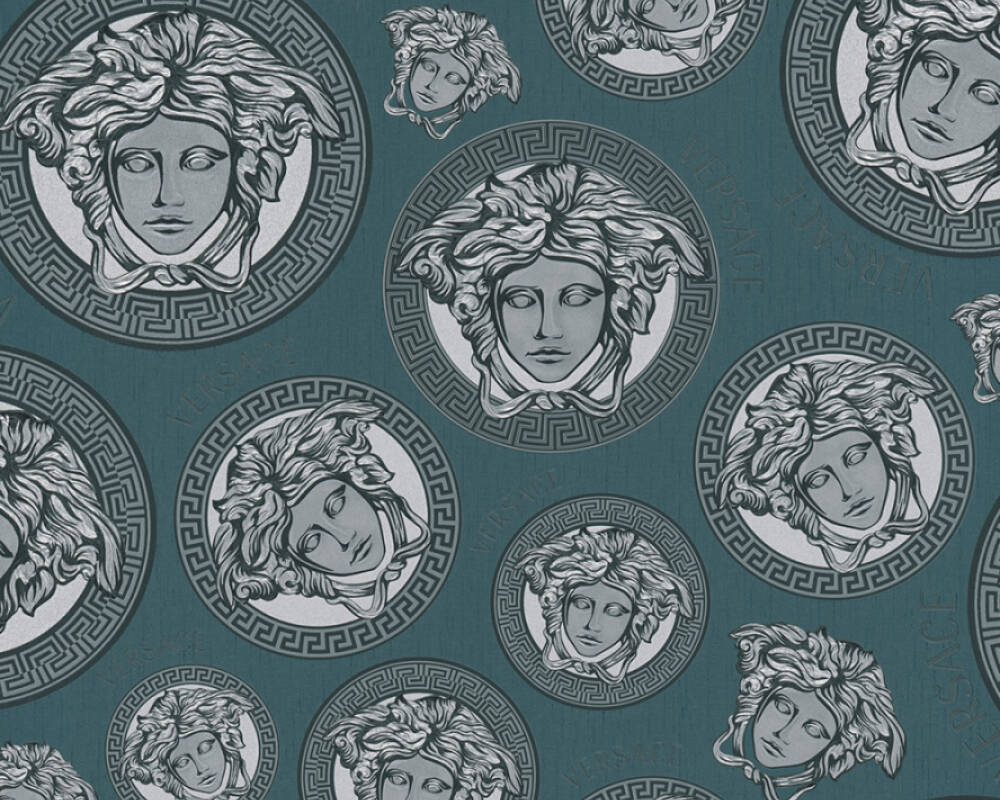 versace 桌布 壁紙 — 在青綠色背景上重複出現灰色和白色的美杜莎頭像圖案，並帶有希臘鑰匙邊框。
