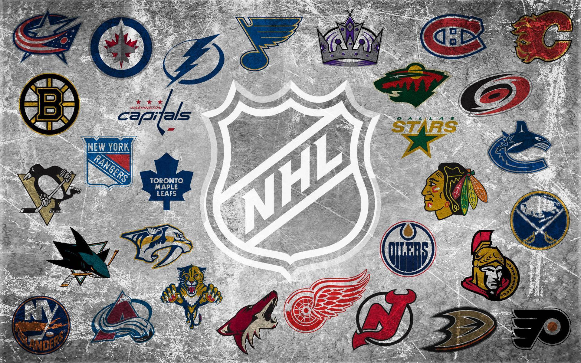 運動 桌布 壁紙 — 在風化的灰色混凝土背景上，圍繞中央NHL盾牌排列的NHL球隊標誌集合。