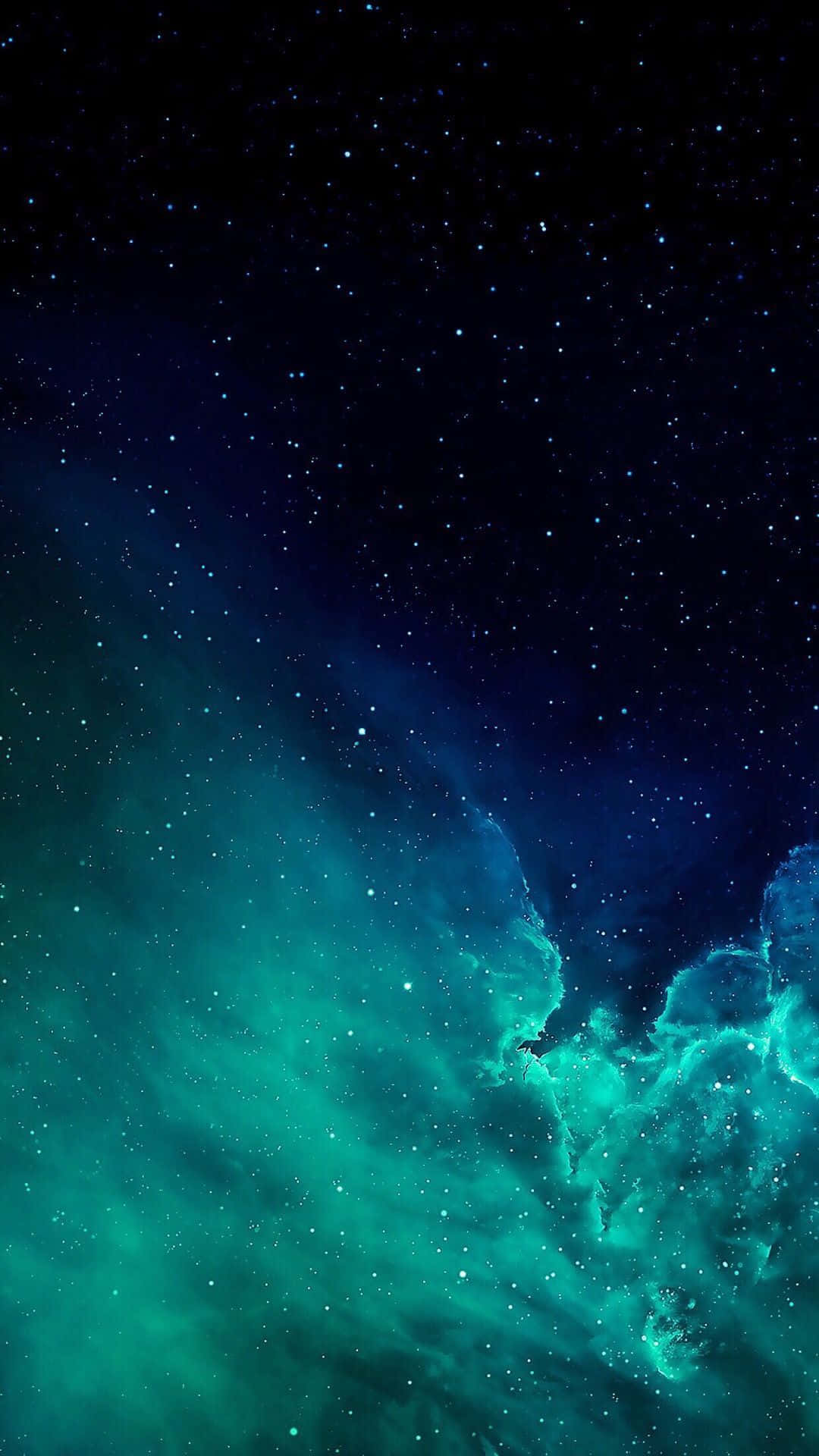 在星空下閃耀的鮮豔青綠色和藍色星雲。 — 極光 壁紙