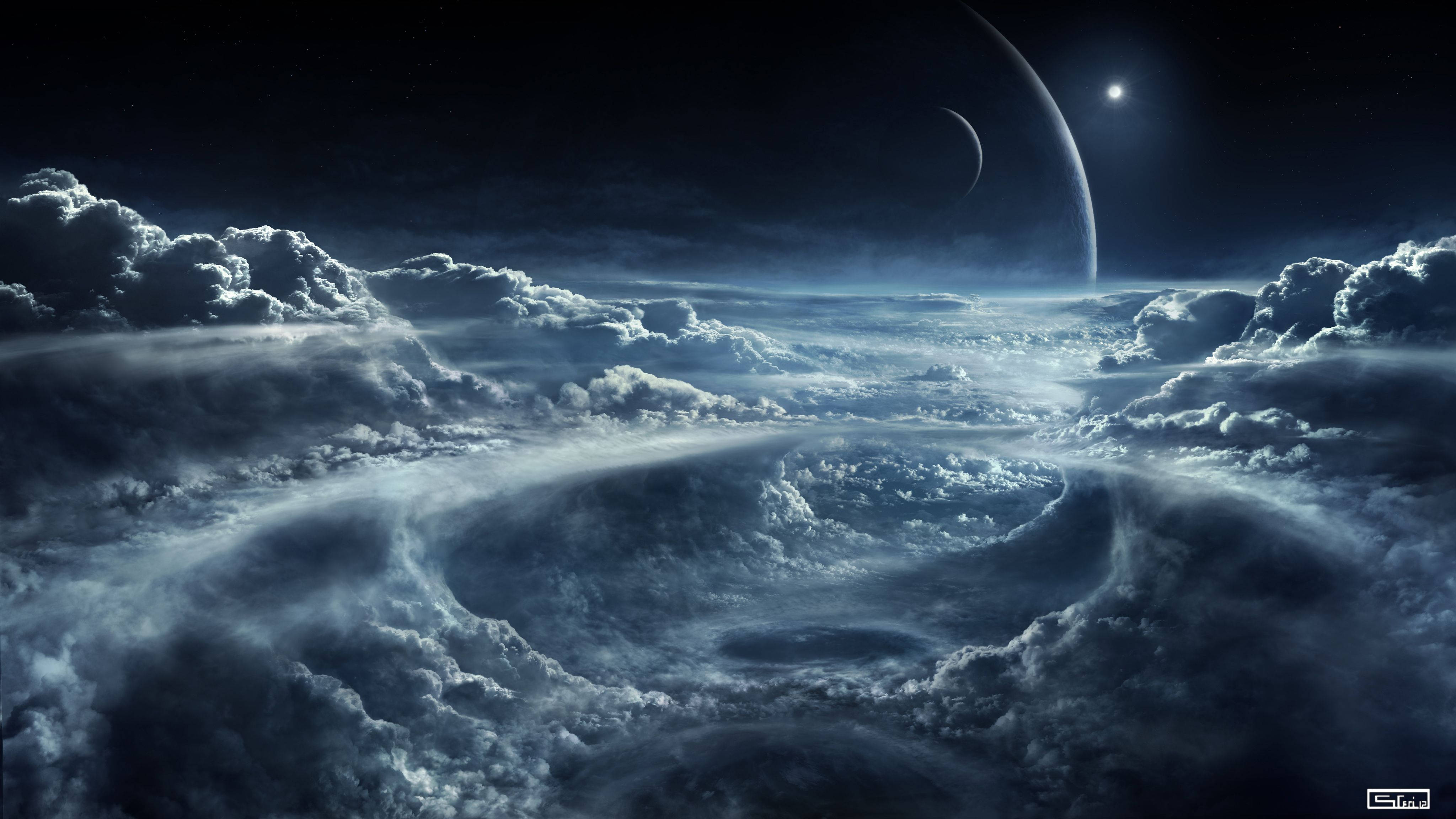 4K 太空 桌布 壁紙 — 在黑暗的天空下，雲層形成旋轉的漩渦，伴隨著新月和遠處行星柔和的光芒。
