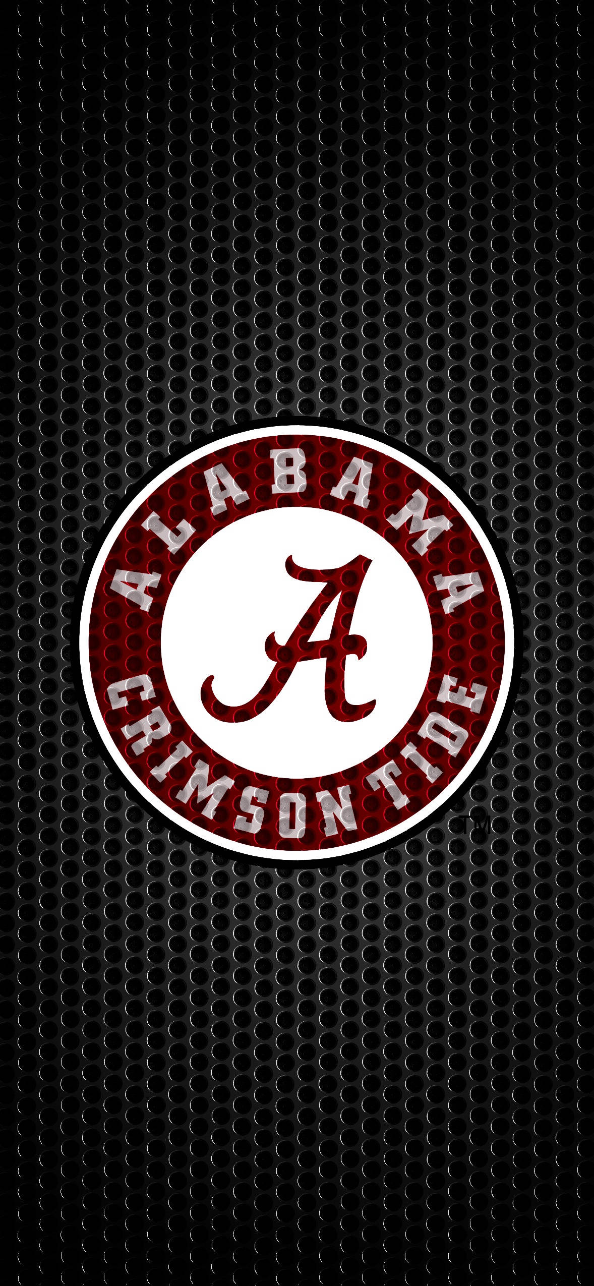 Tide 桌布 壁紙 — 在黑色穿孔金屬紋理背景上的深紅色和白色 Alabama Crimson Tide 標誌。