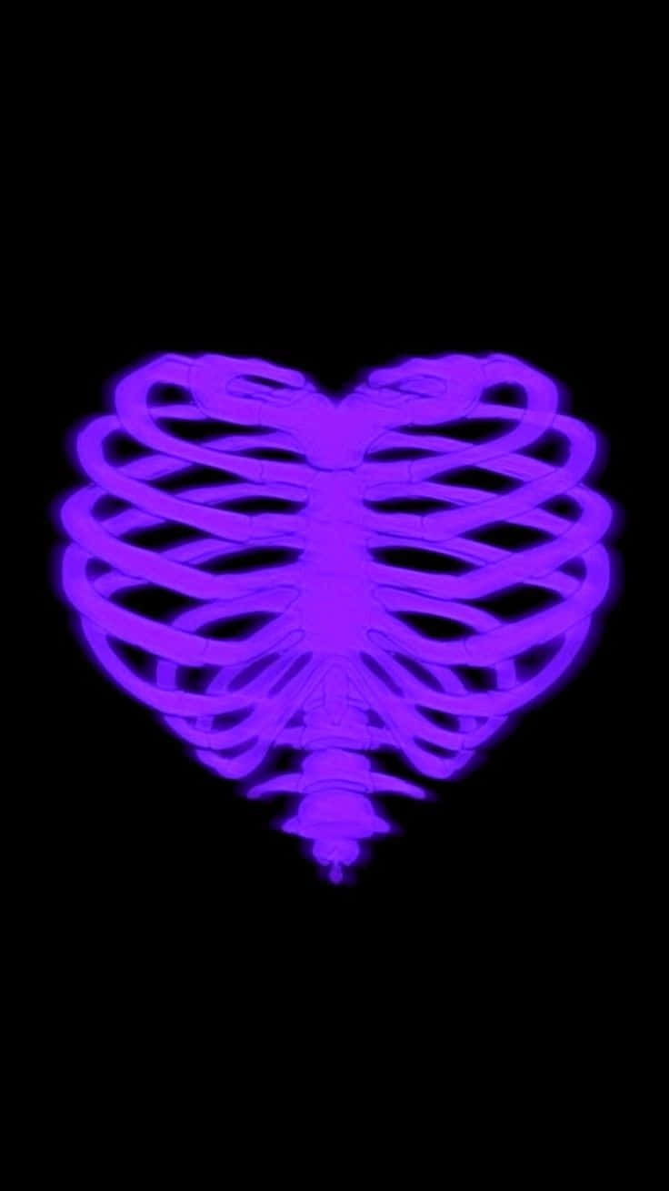Heart Shape 桌布 壁紙 — 在黑色背景上，一個發光的紫色心形肋骨籠。