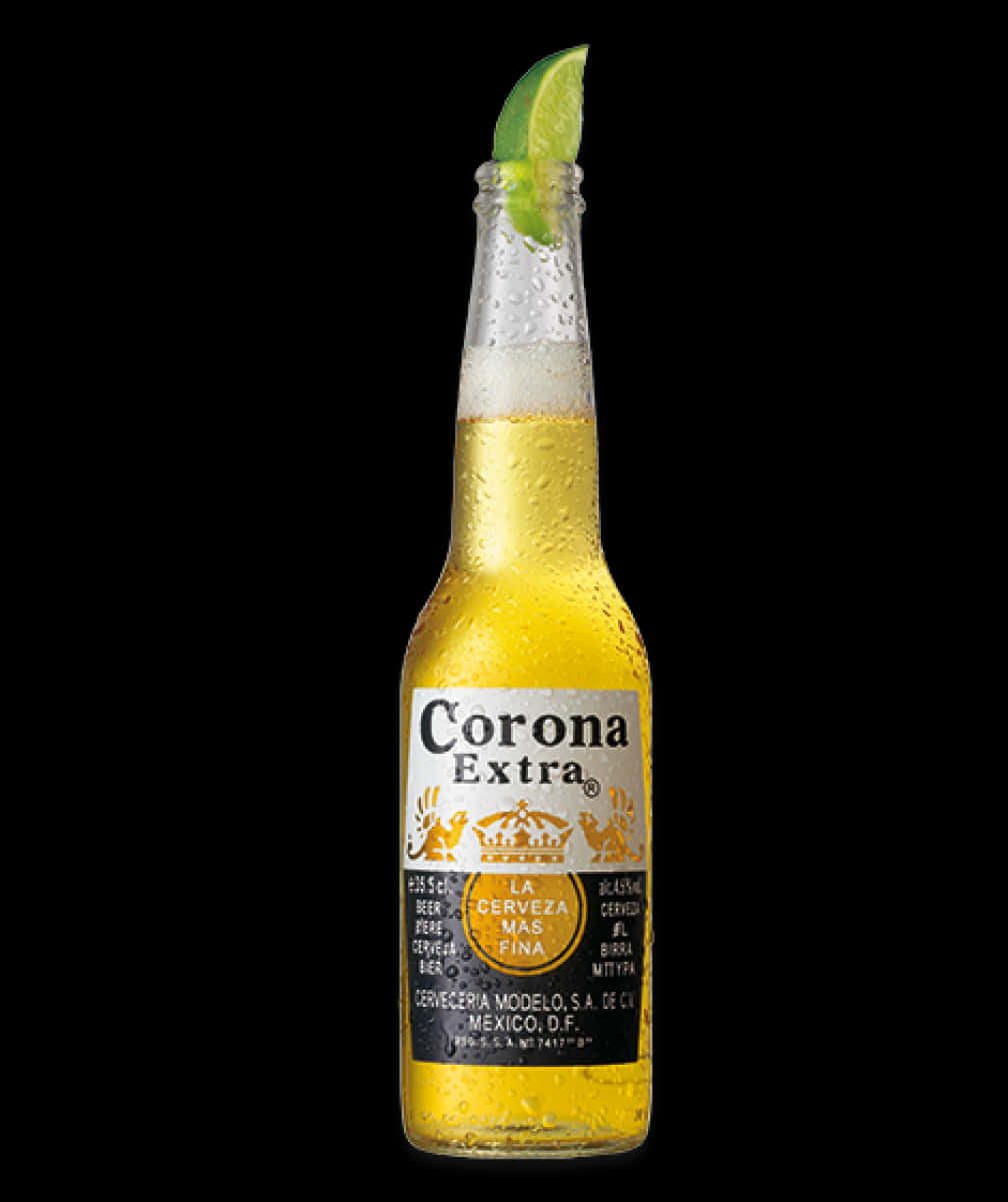 Corona Beer 桌布 壁紙 — 在黑色背景上，一瓶冰涼的Corona Extra啤酒，帶有水珠和萊姆角。