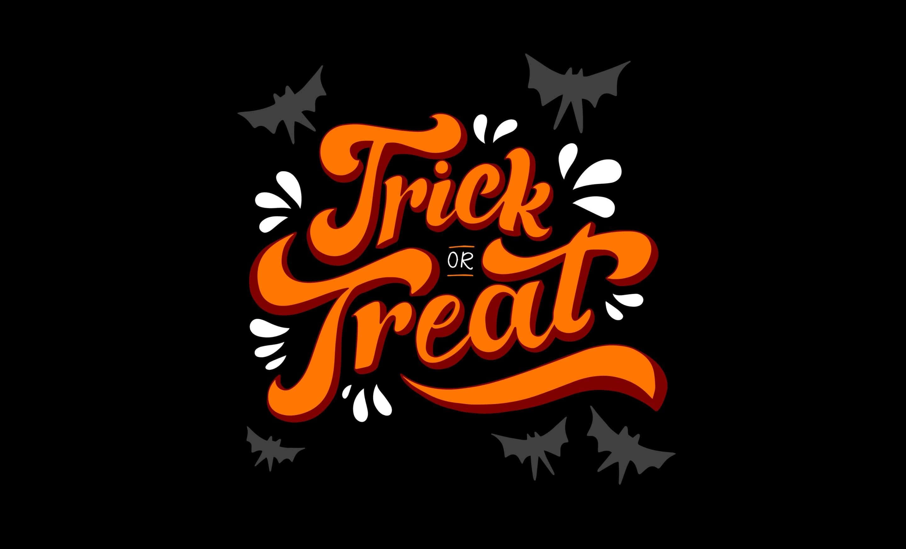 Trick Or Treat 桌布 壁紙 — 在黑色背景上，以粗體橙色 'Trick or Treat' 字樣搭配白色潑濺和灰色蝙蝠。