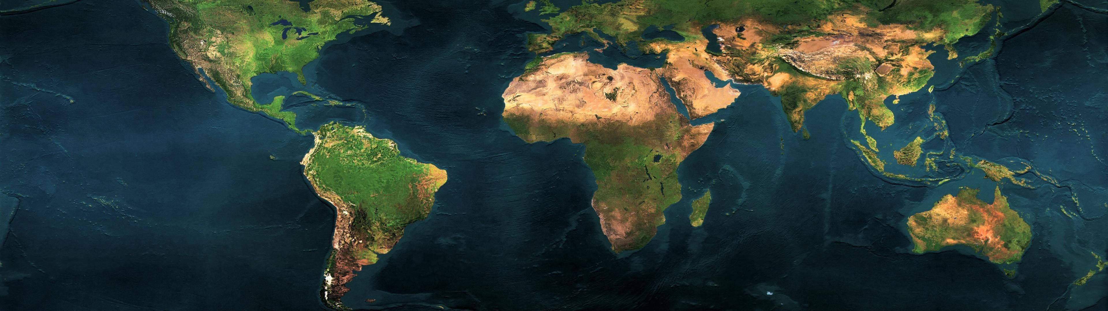 地球 桌布 壁紙 — 地球大陸和海洋的鳥瞰圖，呈現充滿活力的綠色陸地和深藍色水域。
