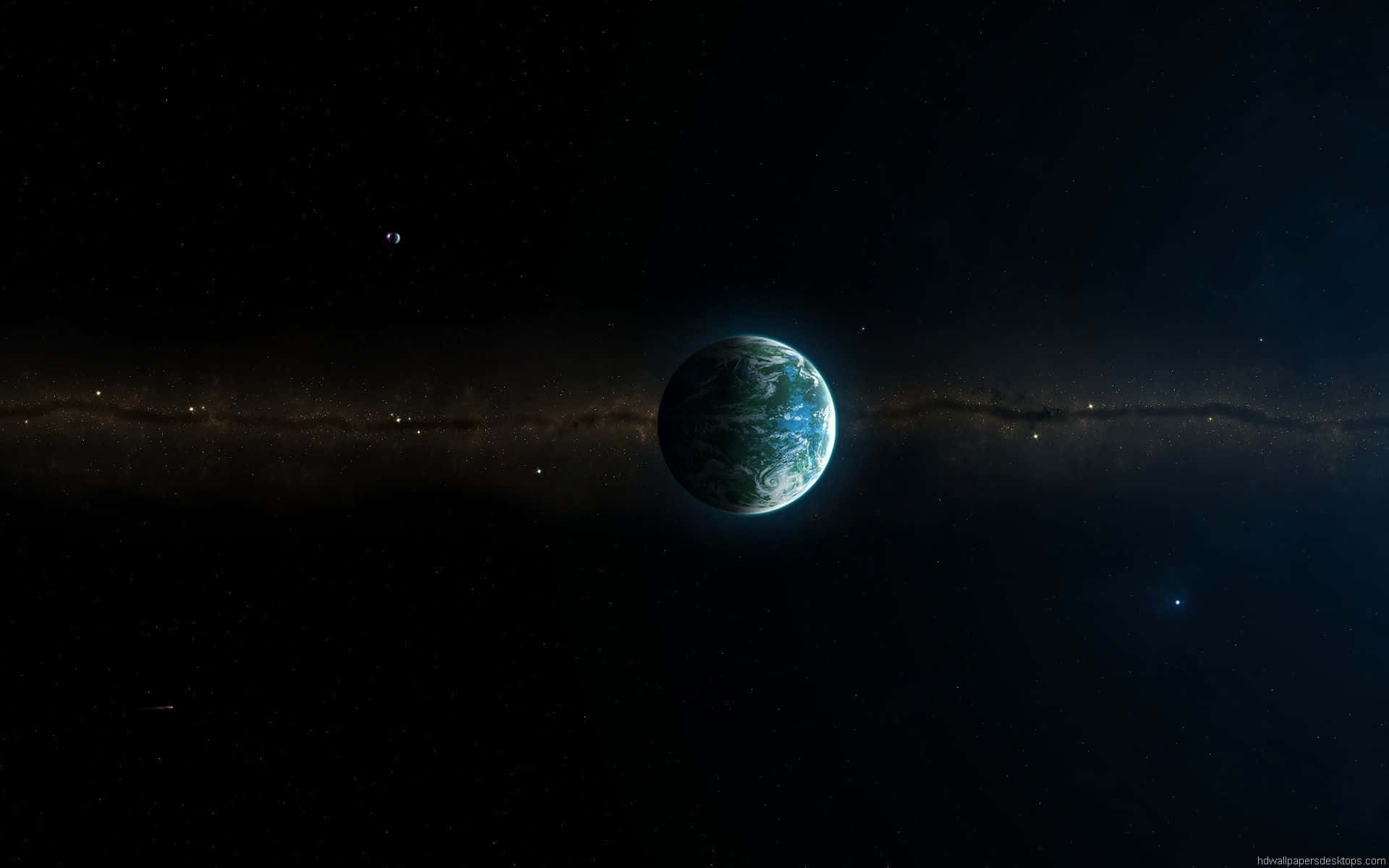 地球 桌布 壁紙 — 地球的壯麗景色，藍色海洋和白色雲朵在星光宇宙背景下發光，還有一條發光的銀河帶。