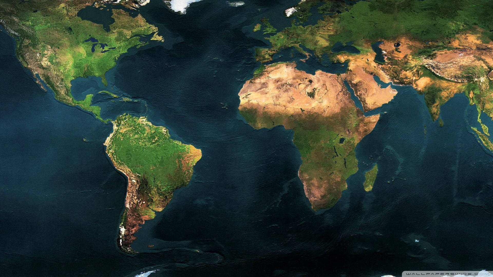 世界地圖 桌布 壁紙 — 地球的衛星視圖，顯示大陸和海洋，擁有充滿活力的綠色陸地和深藍色水域。