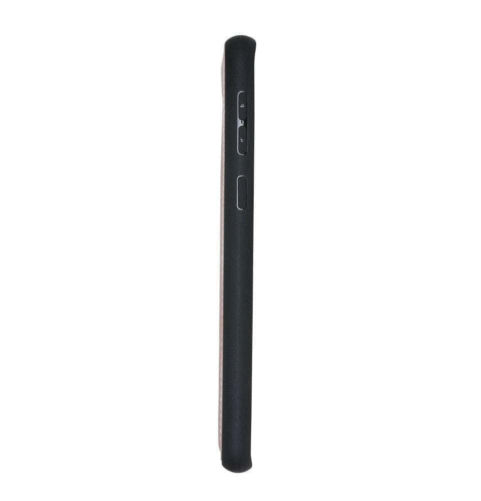 Galaxy S10 桌布 壁紙 — 垂直特寫黑色智慧型手機側面，顯示音量及電源按鈕，背景為白色。