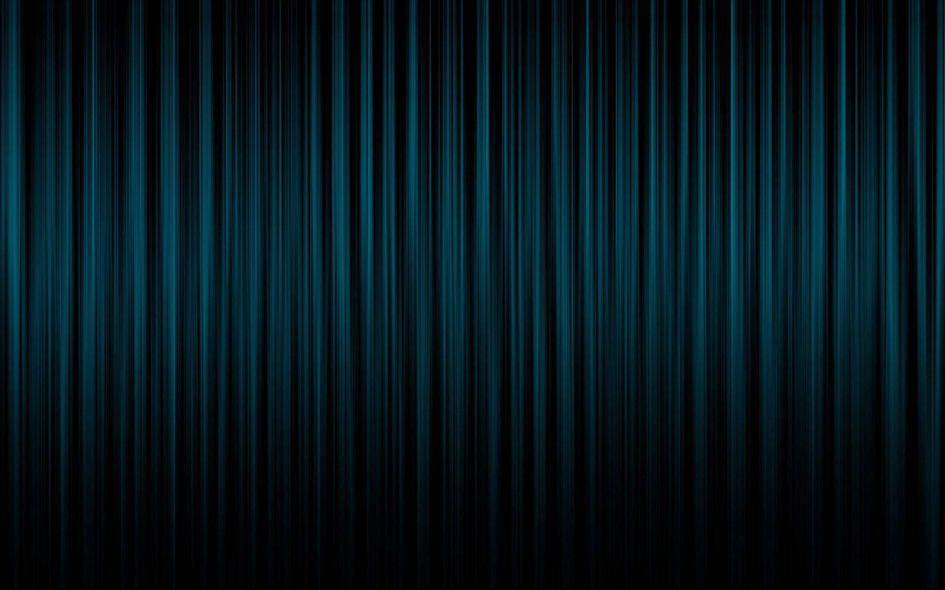 blue aesthetic pc 桌布 壁紙 — 垂直的青綠色發光條紋在深黑色背景上，營造出時尚的數位抽象圖案。