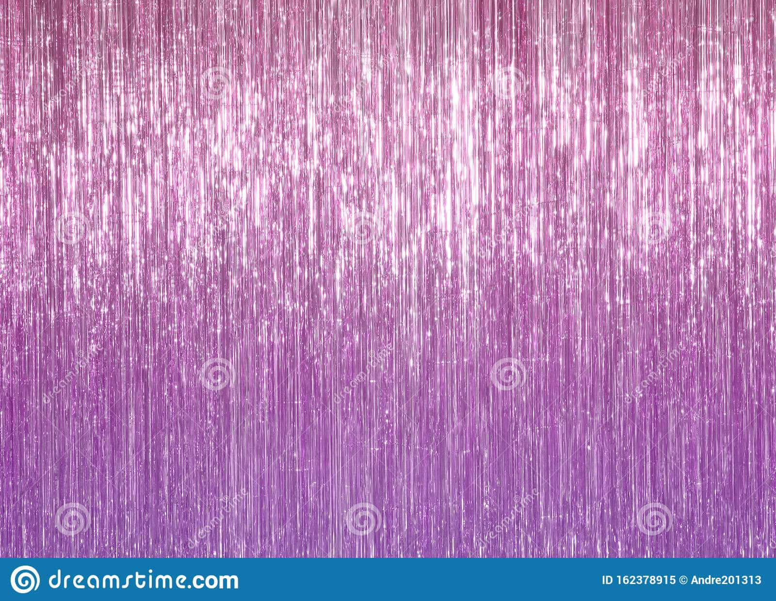 Lilac Color 桌布 壁紙 — 垂直閃爍的粉紅色和紫色金屬絲營造出節日閃閃發光的背景。