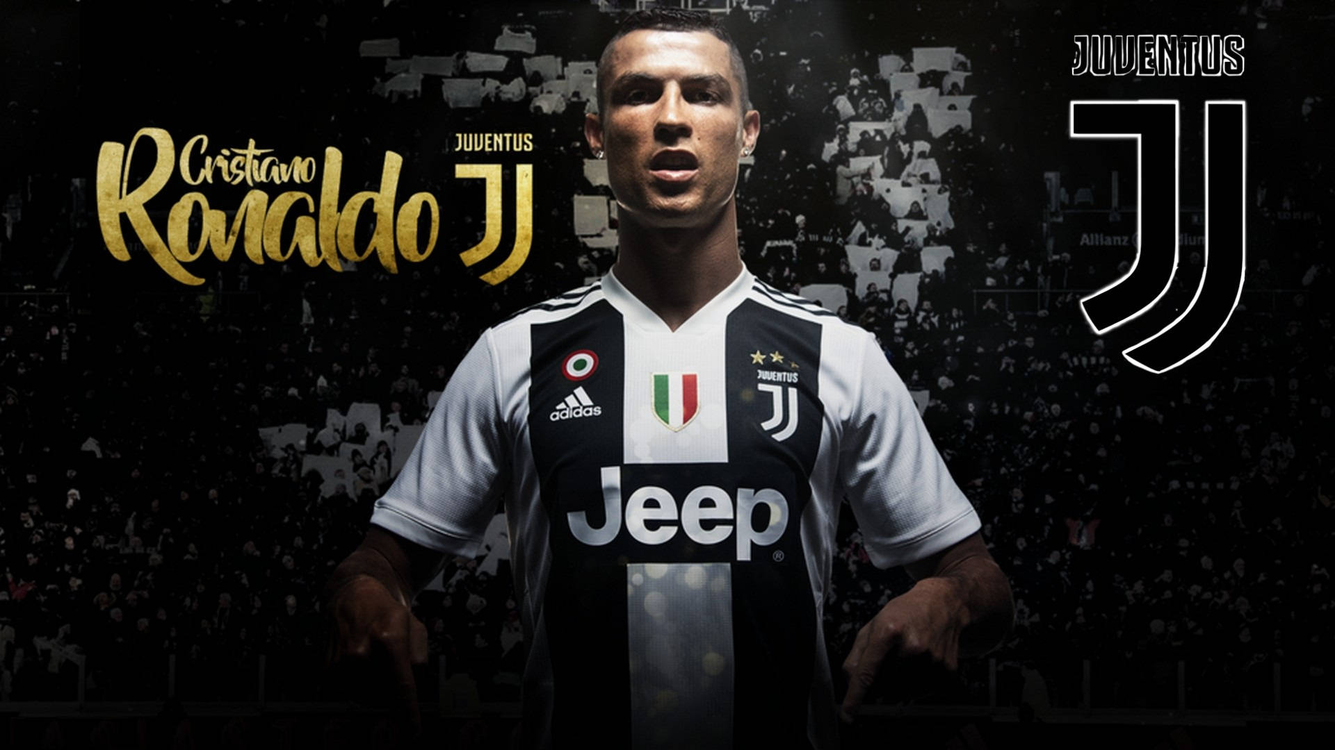 Ronaldo 桌布 壁紙 — 基斯坦奴·朗拿度身穿祖雲達斯球衣，在黑暗的球場人群背景下自信站立，帶有金色名字和球隊標誌。