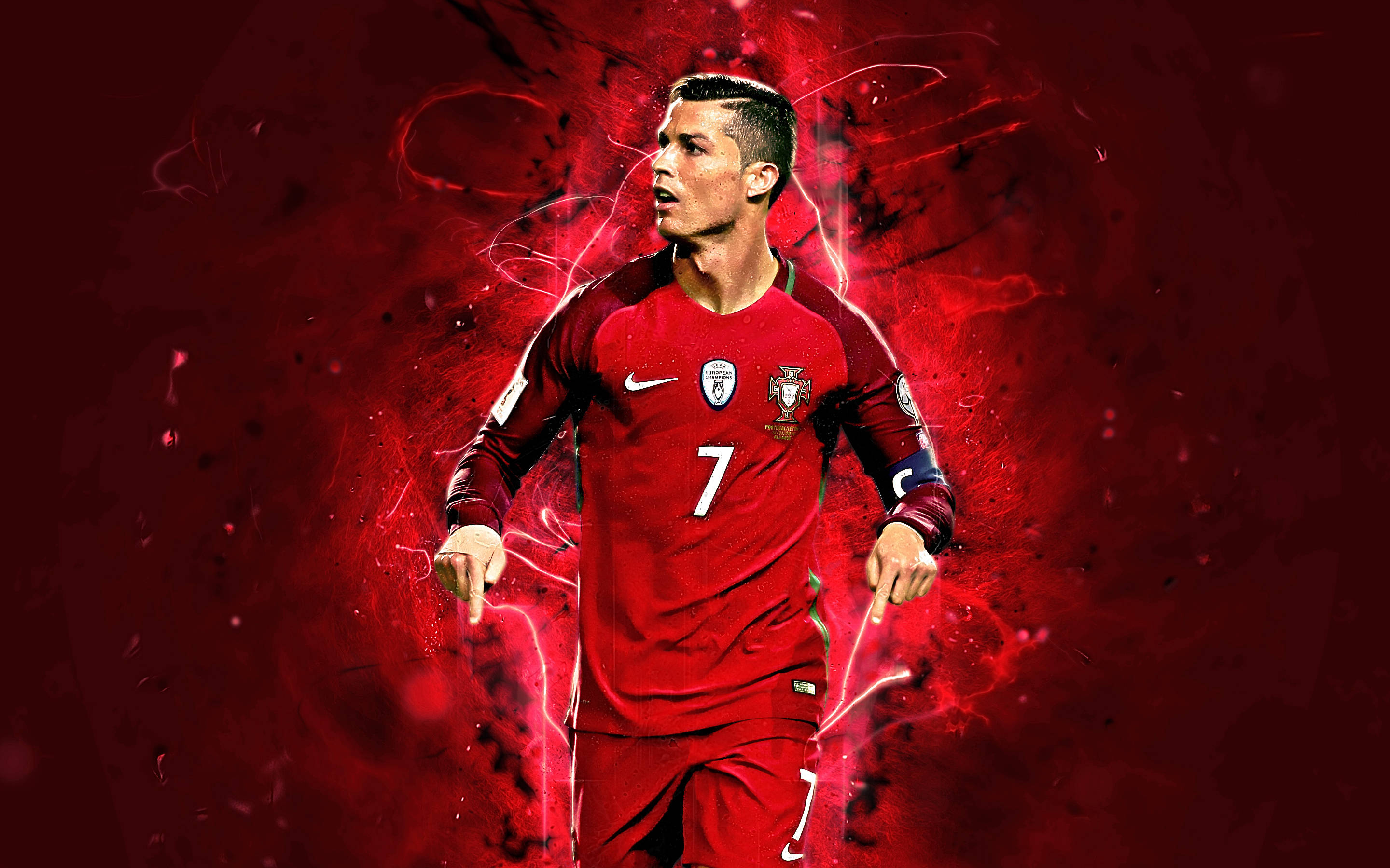 Ronaldo 桌布 壁紙 — 基斯坦奴·朗拿度身穿葡萄牙紅色7號球衣的動態數位藝術肖像，周圍環繞著電光火石般的紅色能量爆發。