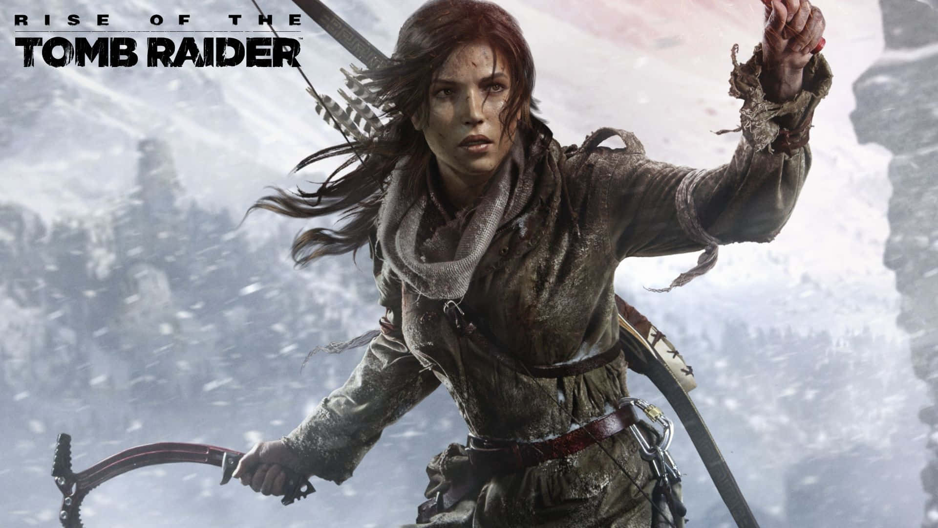 Lara Croft 桌布 壁紙 — 堅定的 Lara Croft 在戲劇性的冬季風暴中，用冰斧和弓攀登白雪覆蓋的山峰。