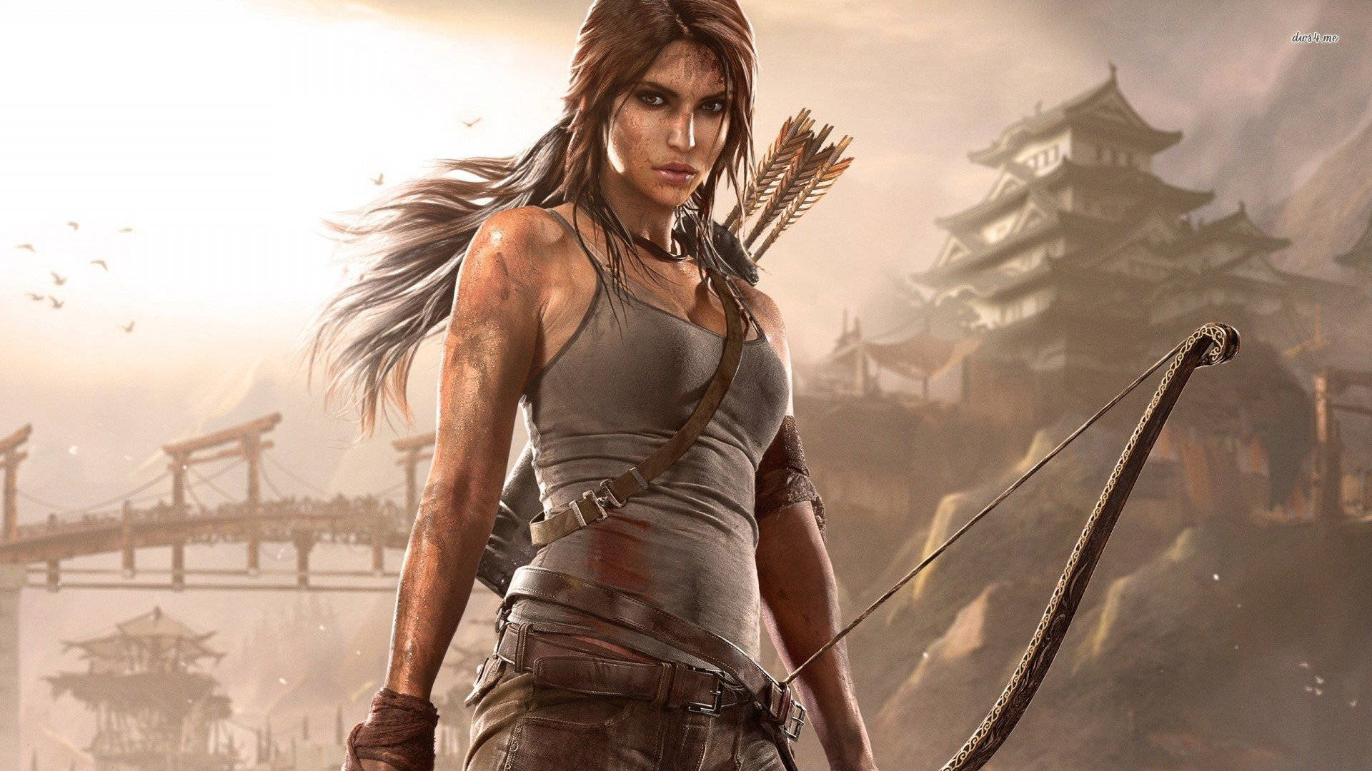Tomb Raider Game 桌布 壁紙 — 堅定的蘿拉·卡芙特站在塵土飛揚的亞洲神廟廢墟中，手持弓箭，風吹動她的頭髮，鳥兒在頭頂飛翔。