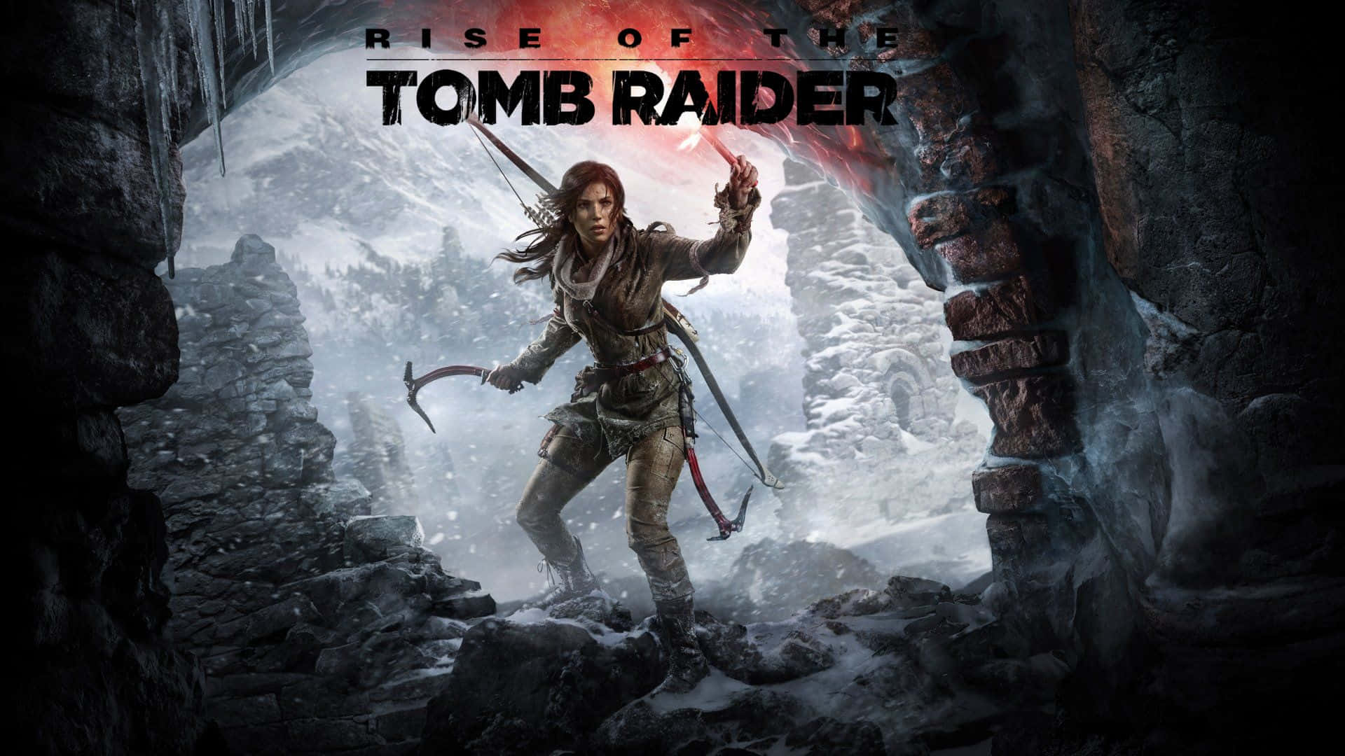 Lara Croft 桌布 壁紙 — 堅定的蘿拉·卡芙特站在積雪的山洞入口，手持冰斧，背景是冰崖和泛紅的天空。
