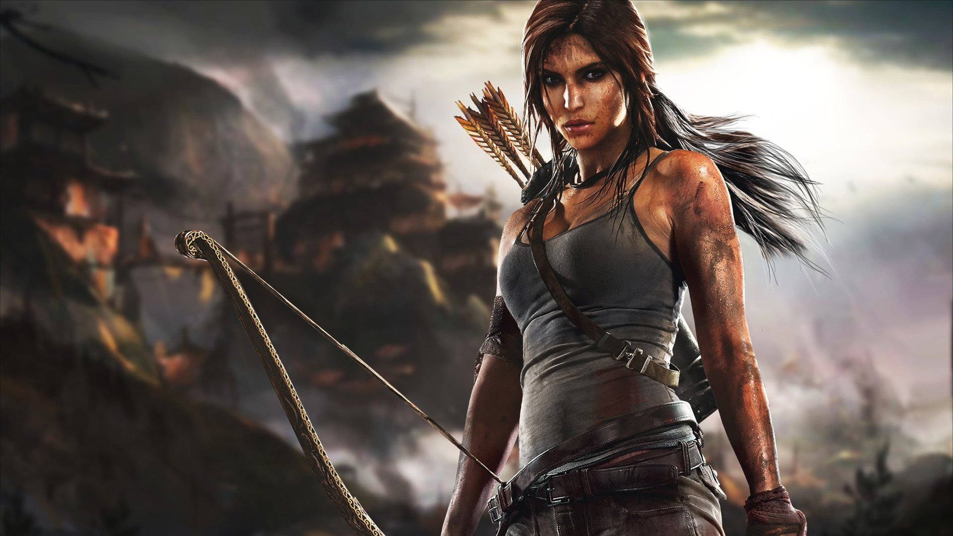 Lara Croft 桌布 壁紙 — 堅定的蘿拉·卡芙特站在迷霧叢林中，背後是古老遺跡，手持弓箭。