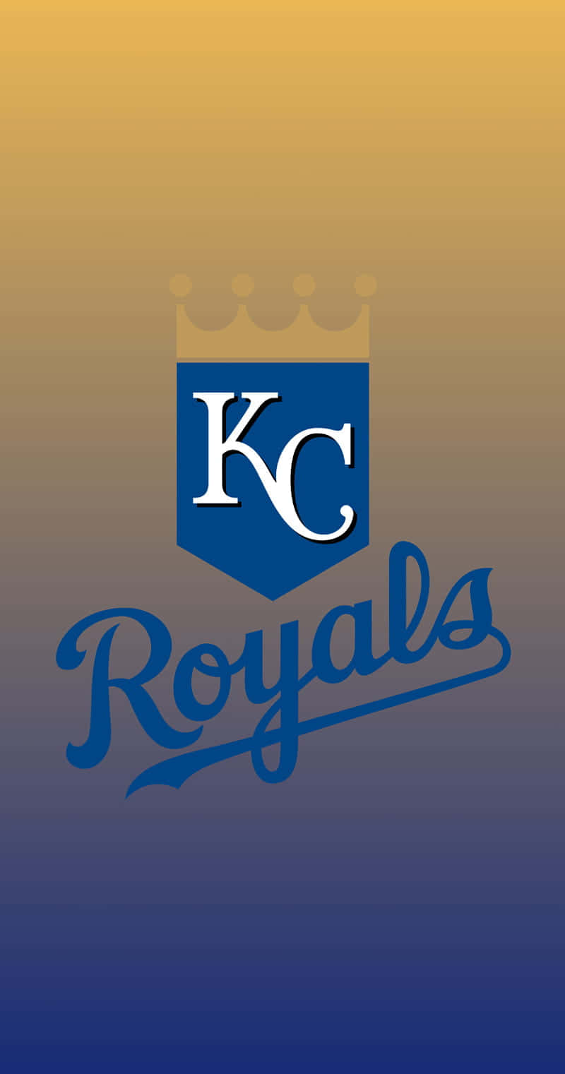 Kc Royals 桌布 壁紙 — 堪薩斯城皇家隊標誌居中於從金色到深藍色的漸變背景上。