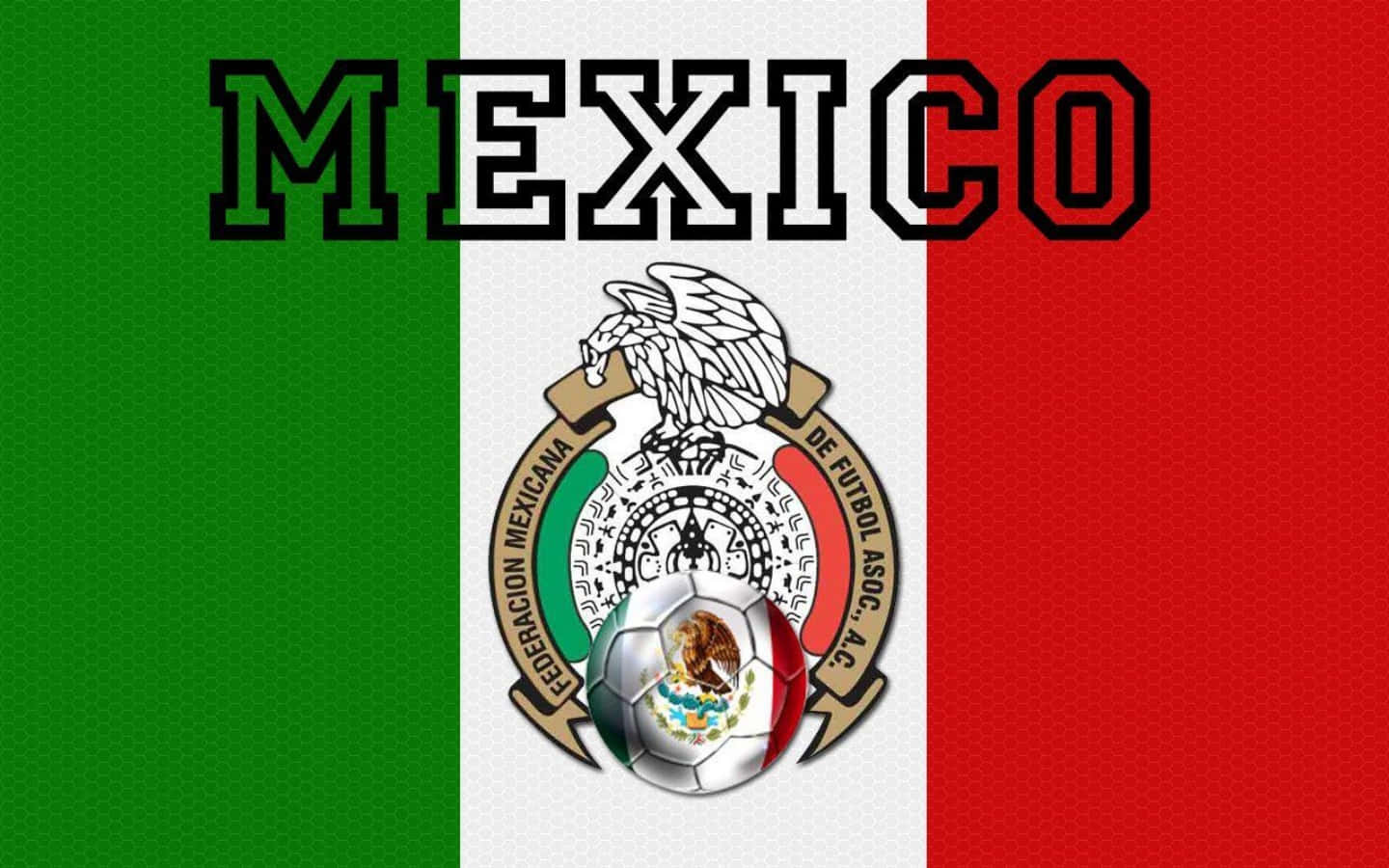 Mexico Soccer 桌布 壁紙 — 墨西哥國家足球隊徽章置於國旗中央，配以粗體文字和足球設計。
