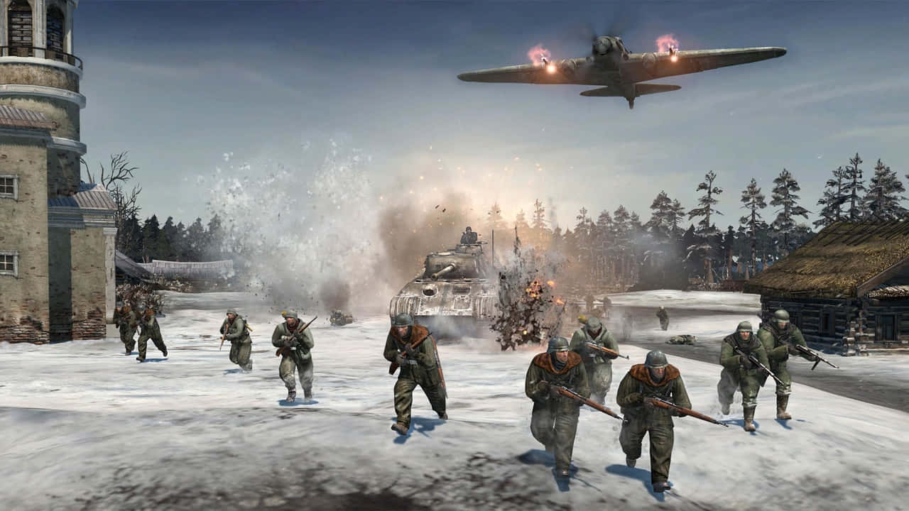 720p Company Of Heroes 2 桌布 壁紙 — 士兵在雪地戰場上前進，坦克爆炸，飛機在冬季戰區上空飛過。