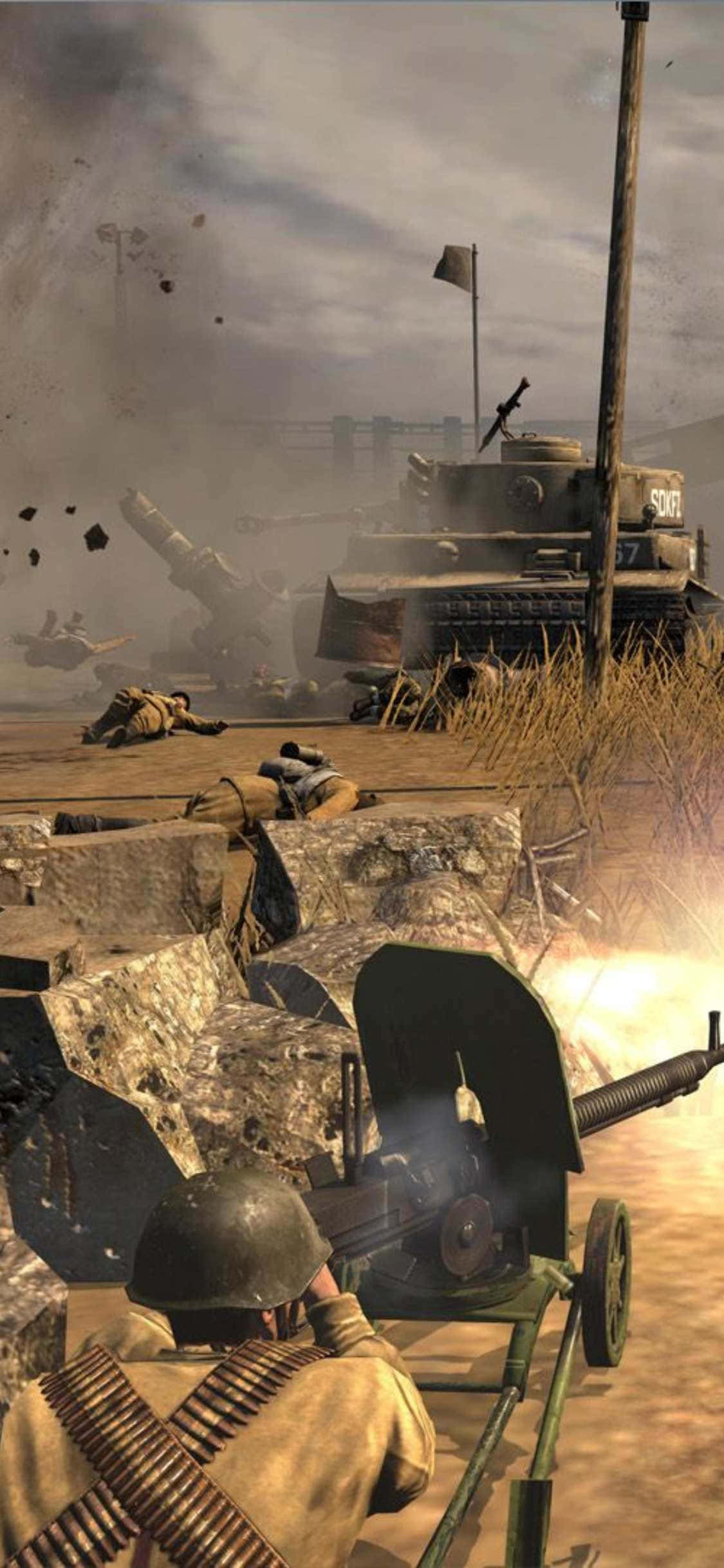 Machine Gun 桌布 壁紙 — 士兵操作機槍，爆炸和坦克戰在戰火摧殘的田野上肆虐，天空陰沉。