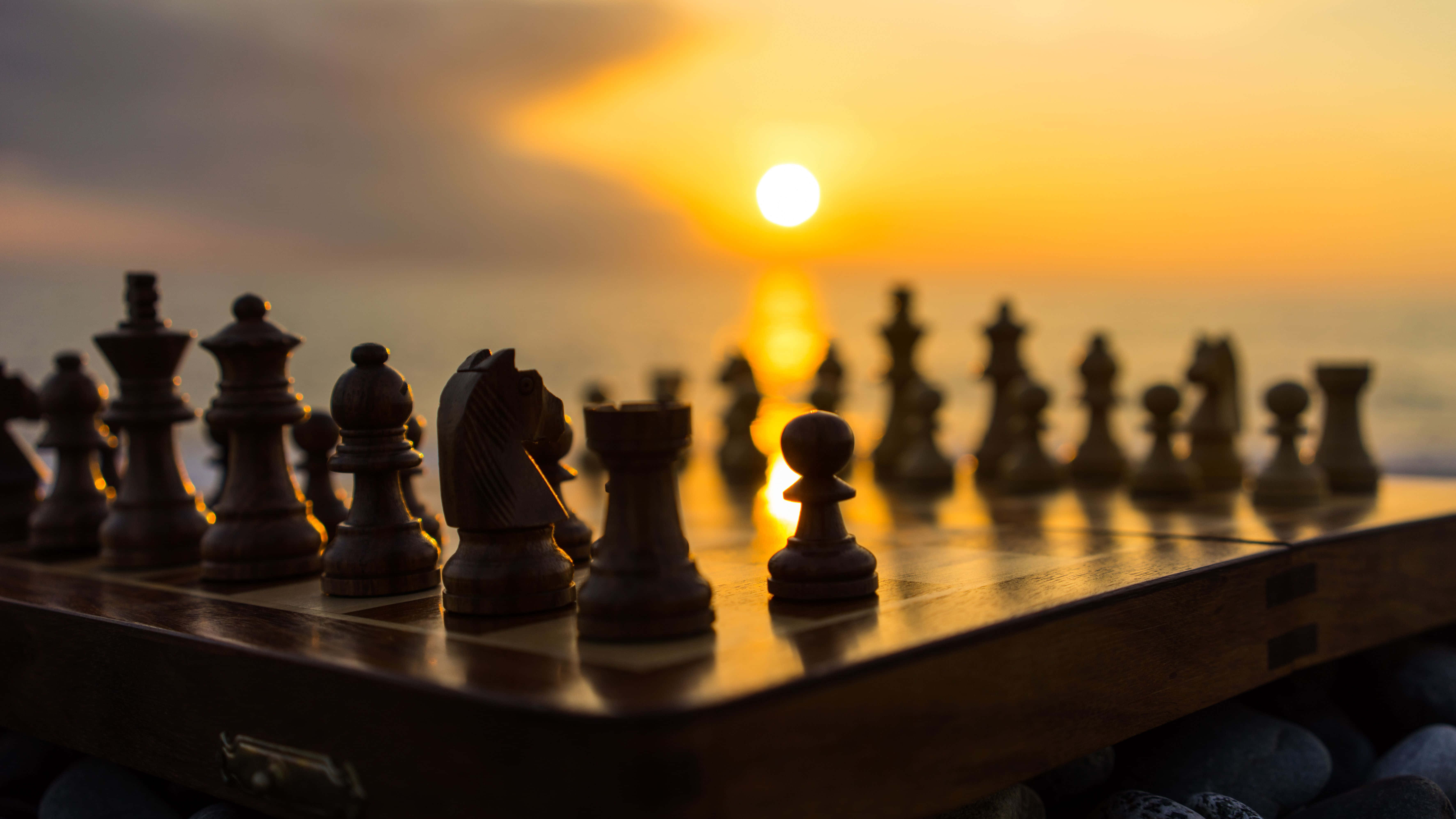 夕陽下的西洋棋盤 壁紙