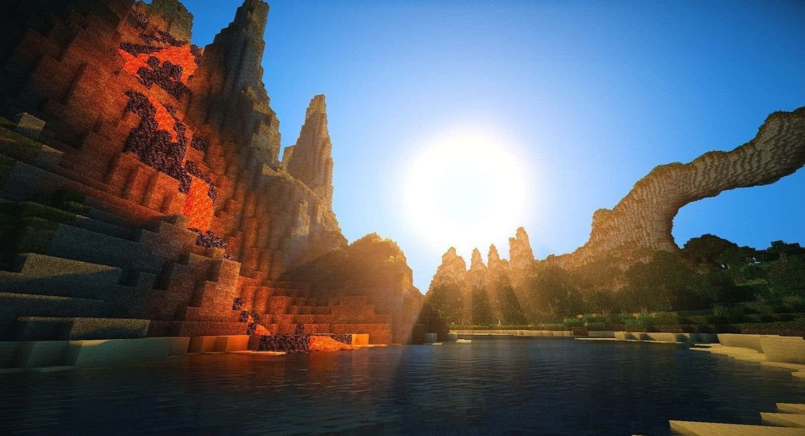 Minecraft Shaders 桌布 壁紙 — 夕陽以溫暖的光芒沐浴著Minecraft峽谷，像素化的懸崖在平靜的水面上聳立。
