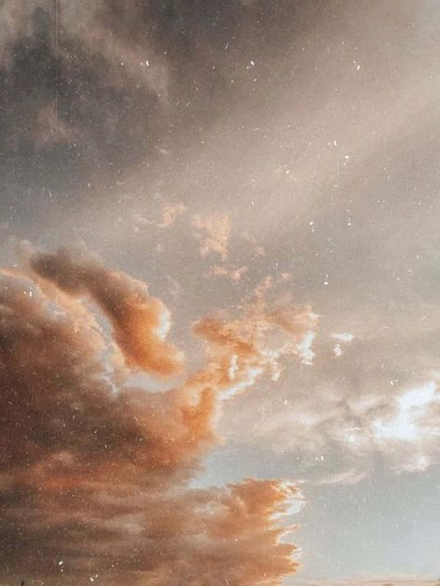 夕陽伴著雲彩與星辰的天空 壁紙