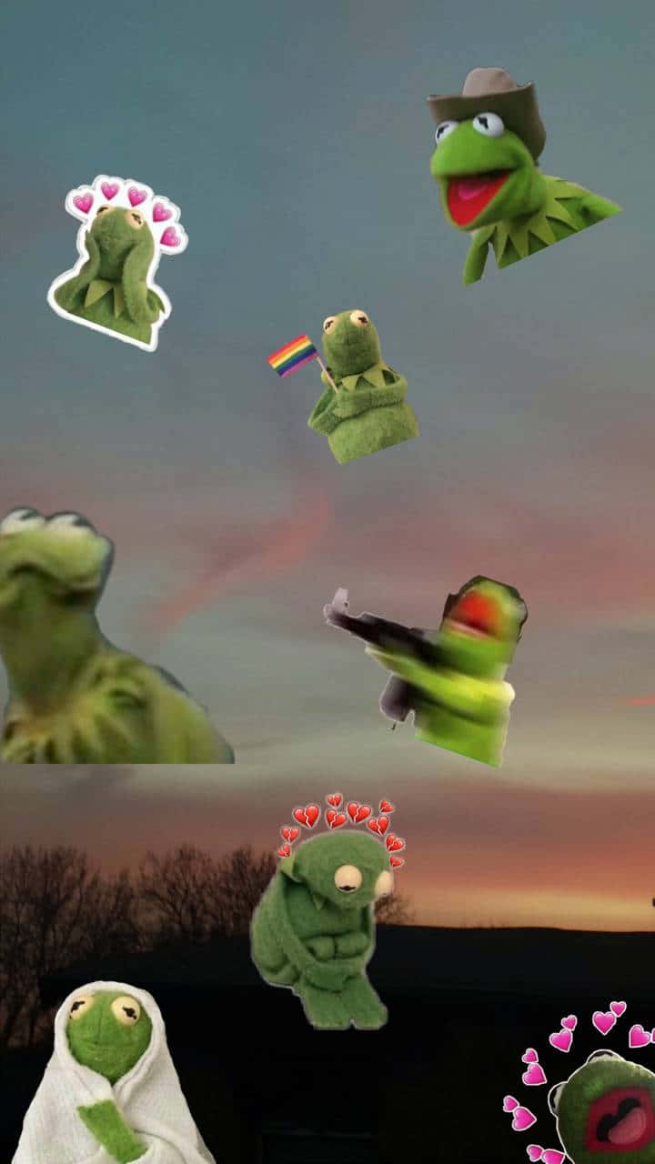 Aesthetic Kermit 桌布 壁紙 — 多個 Kermit the Frog 迷因漂浮在帶有粉紅色和橙色色調的暮色天空中，下方有光禿禿的樹木。