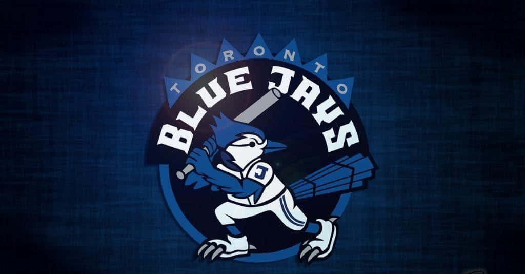 Blue Jays. 桌布 壁紙 — 多倫多藍鳥隊棒球標誌，以一隻處於打擊姿勢的藍鳥為特色，背景為帶紋理的深藍色。