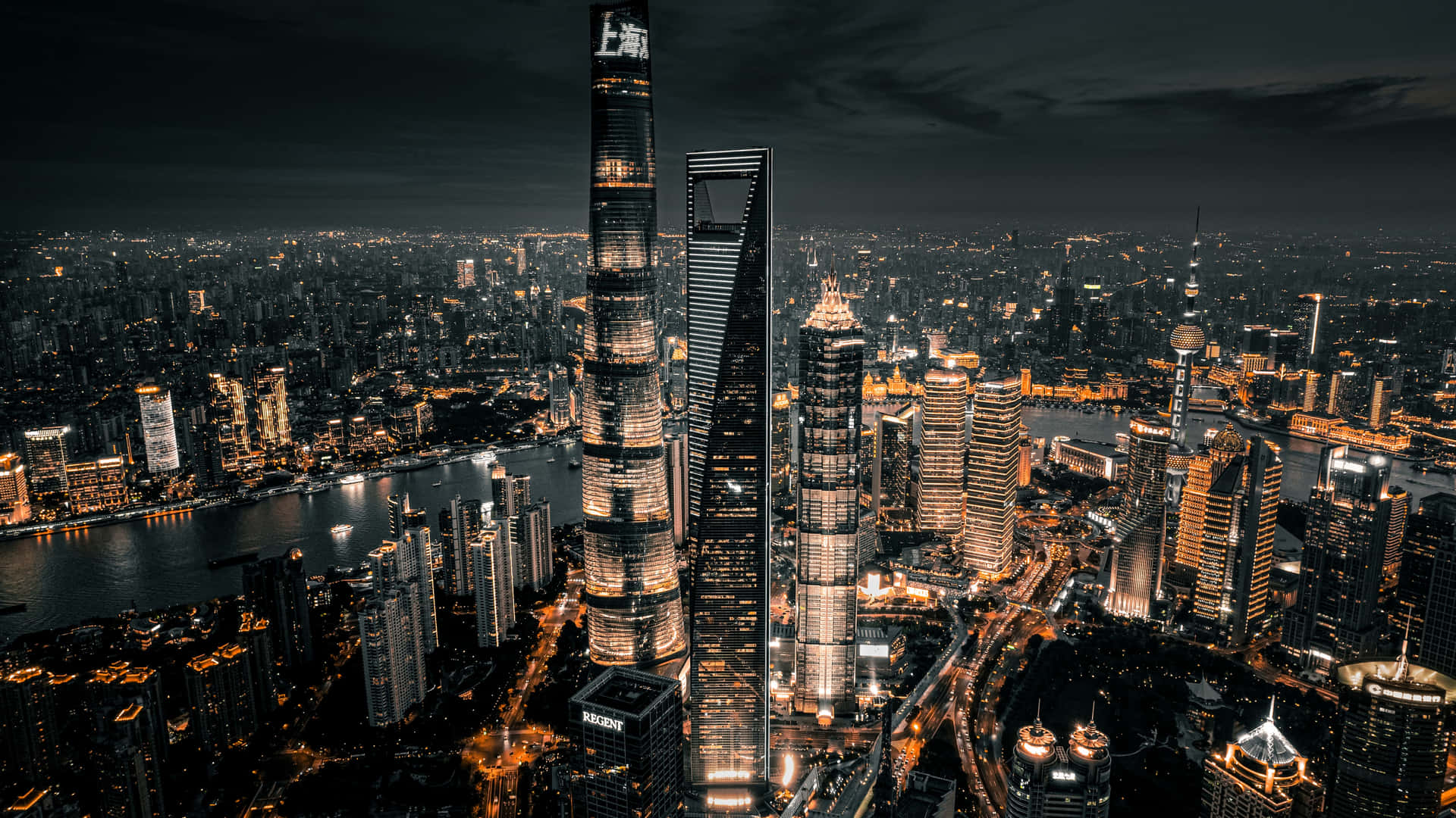 夜幕下的城市與高樓