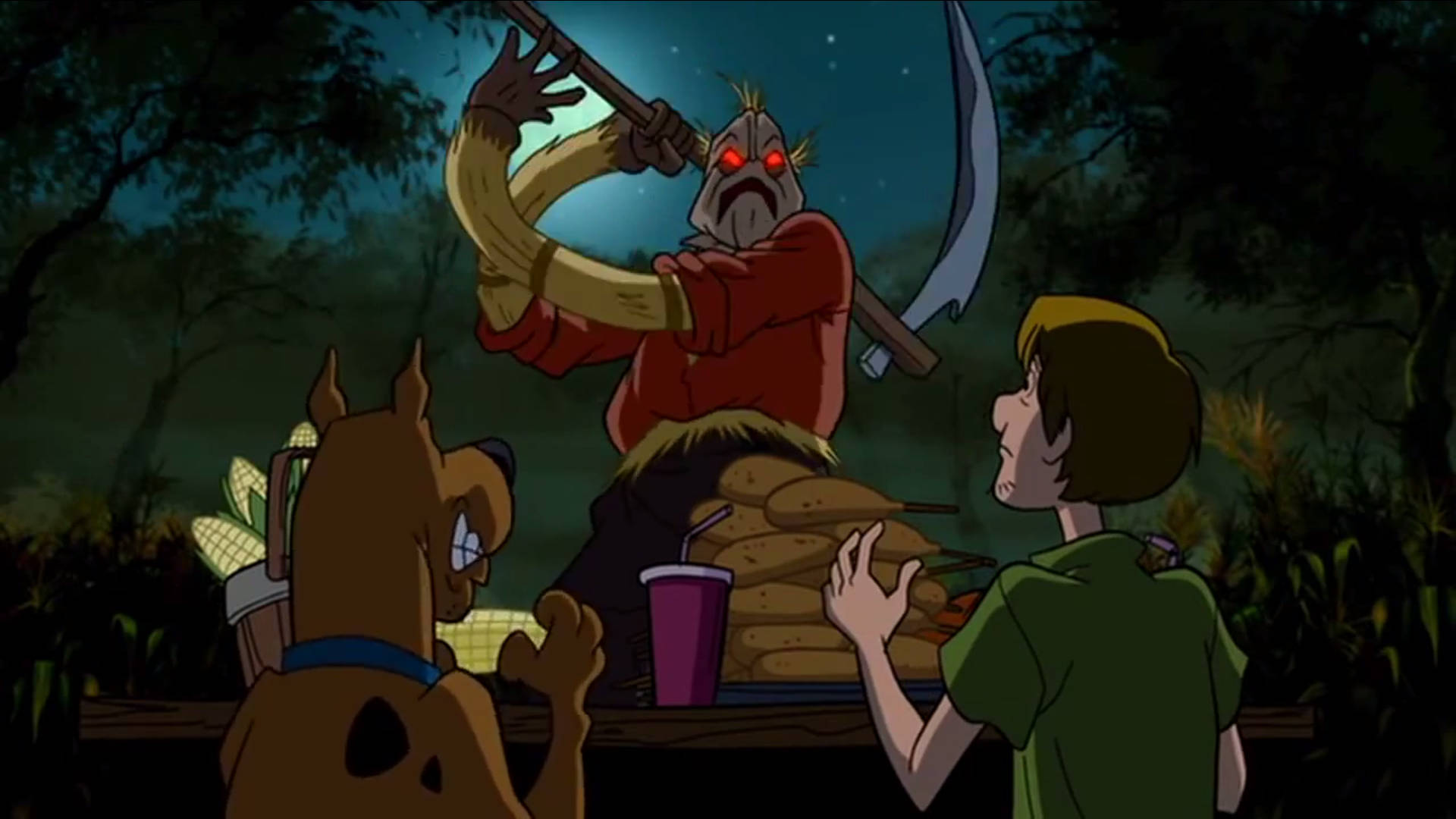 Scooby 桌布 壁紙 — 夜晚，在黑暗的玉米田裡，史酷比和沙奇面對一個發著紅光的稻草人揮舞著鐮刀。