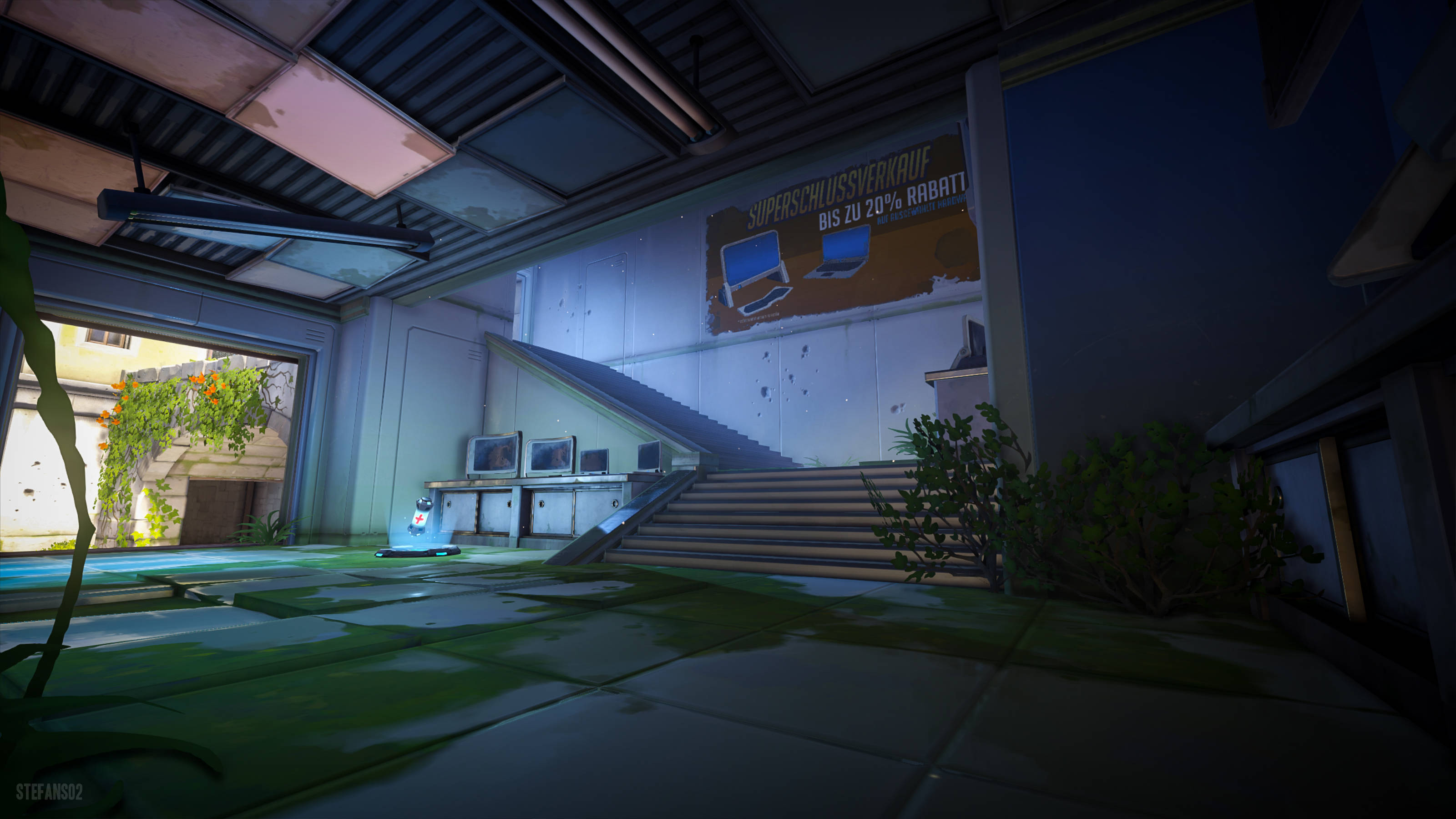4K Overwatch 桌布 壁紙 — 夜晚昏暗的城市小巷，潮濕的混凝土樓梯上長著發光的綠色苔蘚，通往一個有塗鴉標記的牆壁，牆上有一張褪色的電腦銷售海報。
