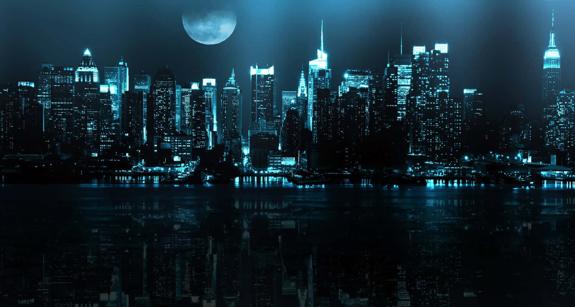 New York 桌布 壁紙 — 夜晚未來主義的城市天際線，帶有發光的藍色燈光和滿月倒映在黑暗的水中。