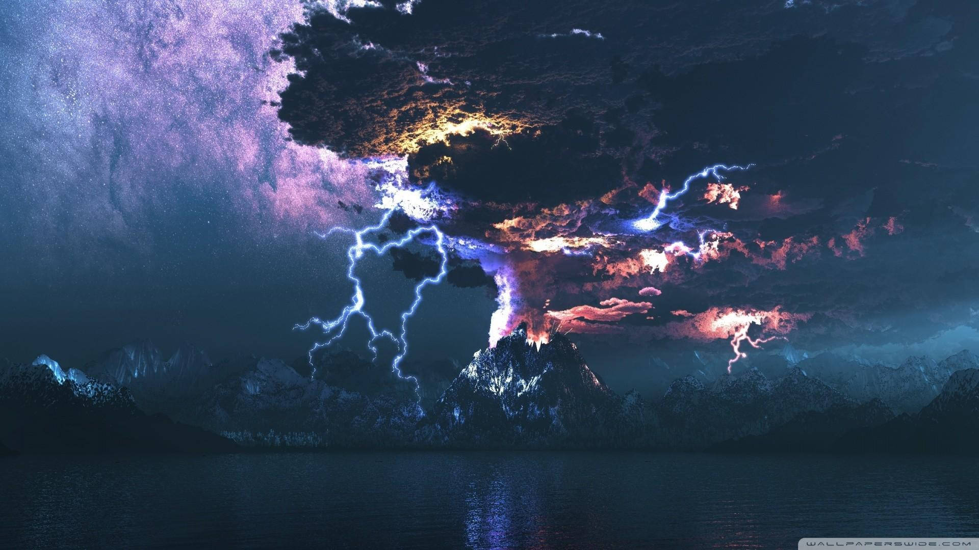 Aesthetic Lightning 桌布 壁紙 — 夜晚火山爆發，閃電照亮山湖上方的紫色和粉紅色雲層。