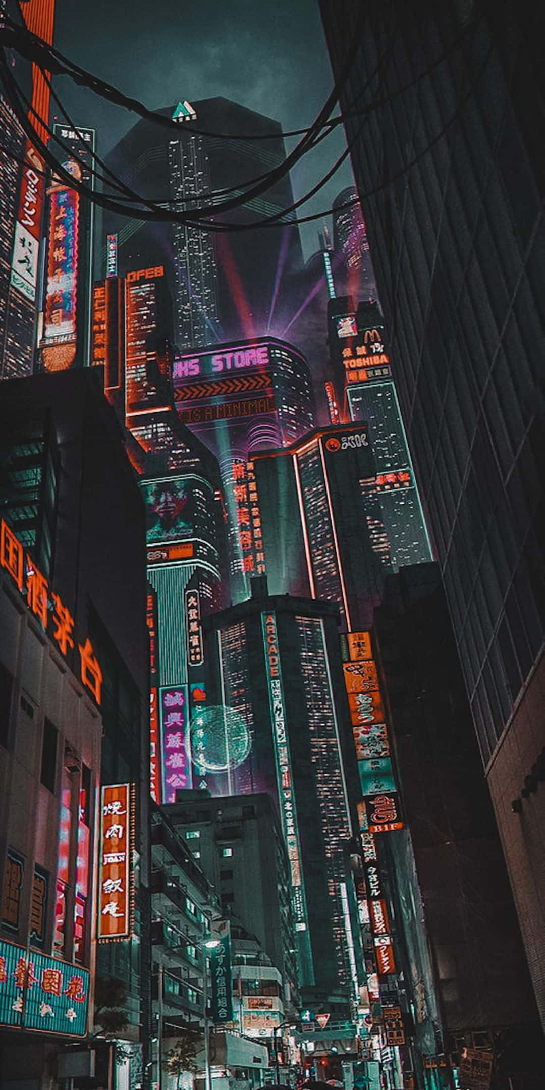 Pixel 3 Cyberpunk 2077 桌布 壁紙 — 夜晚霓虹燈照亮的城市峽谷，高聳的摩天大樓閃爍著鮮豔的招牌和糾纏的架空電線。