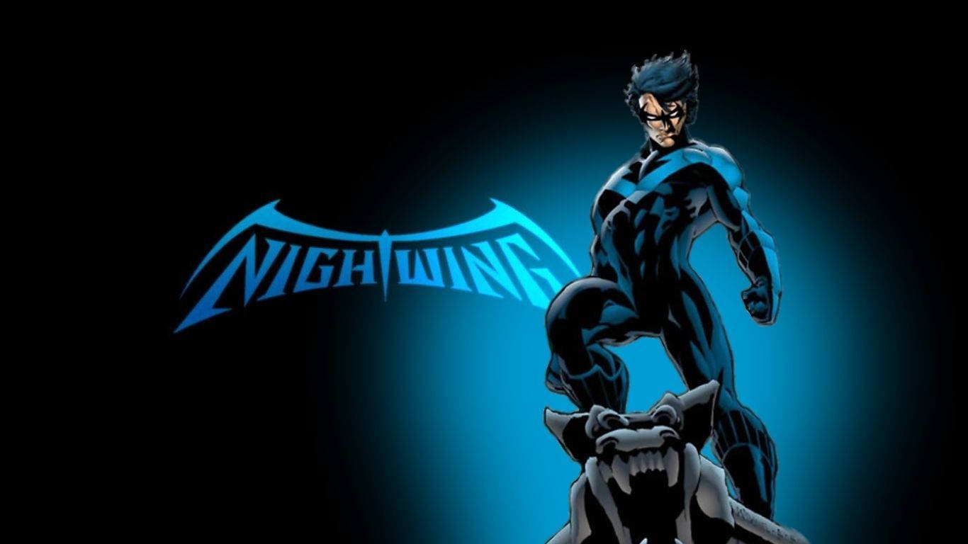 Nightwing 桌布 壁紙 — 夜翼在黑暗背景下，站在一個咆哮的動物頭上，被發光的藍色燈光照亮。