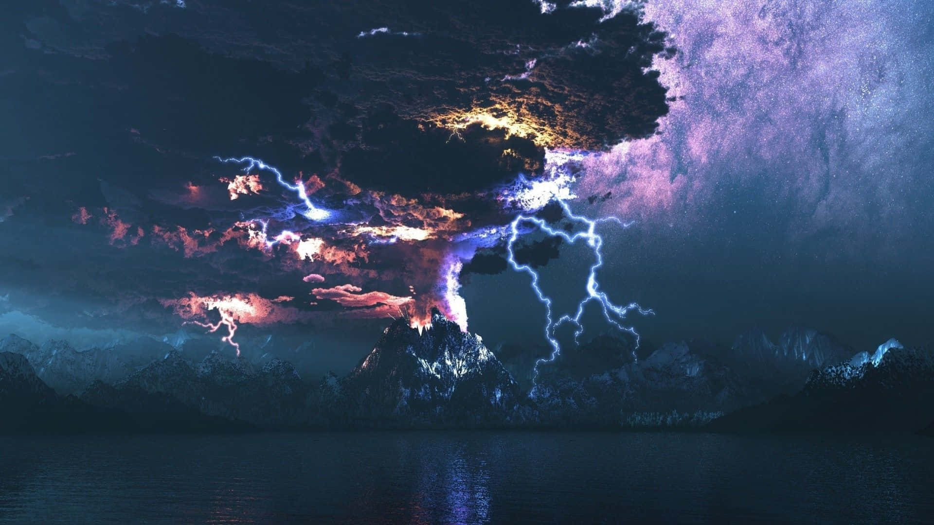 閃電 桌布 壁紙 — 夜間火山爆發，生動的閃電照亮烏雲，並倒映在群山環繞的平靜湖面上。