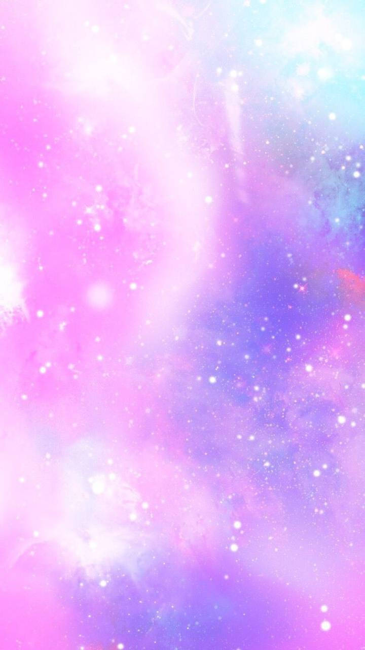 銀河 桌布 壁紙 — 夢幻的宇宙星雲以柔和的粉紅、紫色和藍色旋轉，點綴著閃爍的星星。