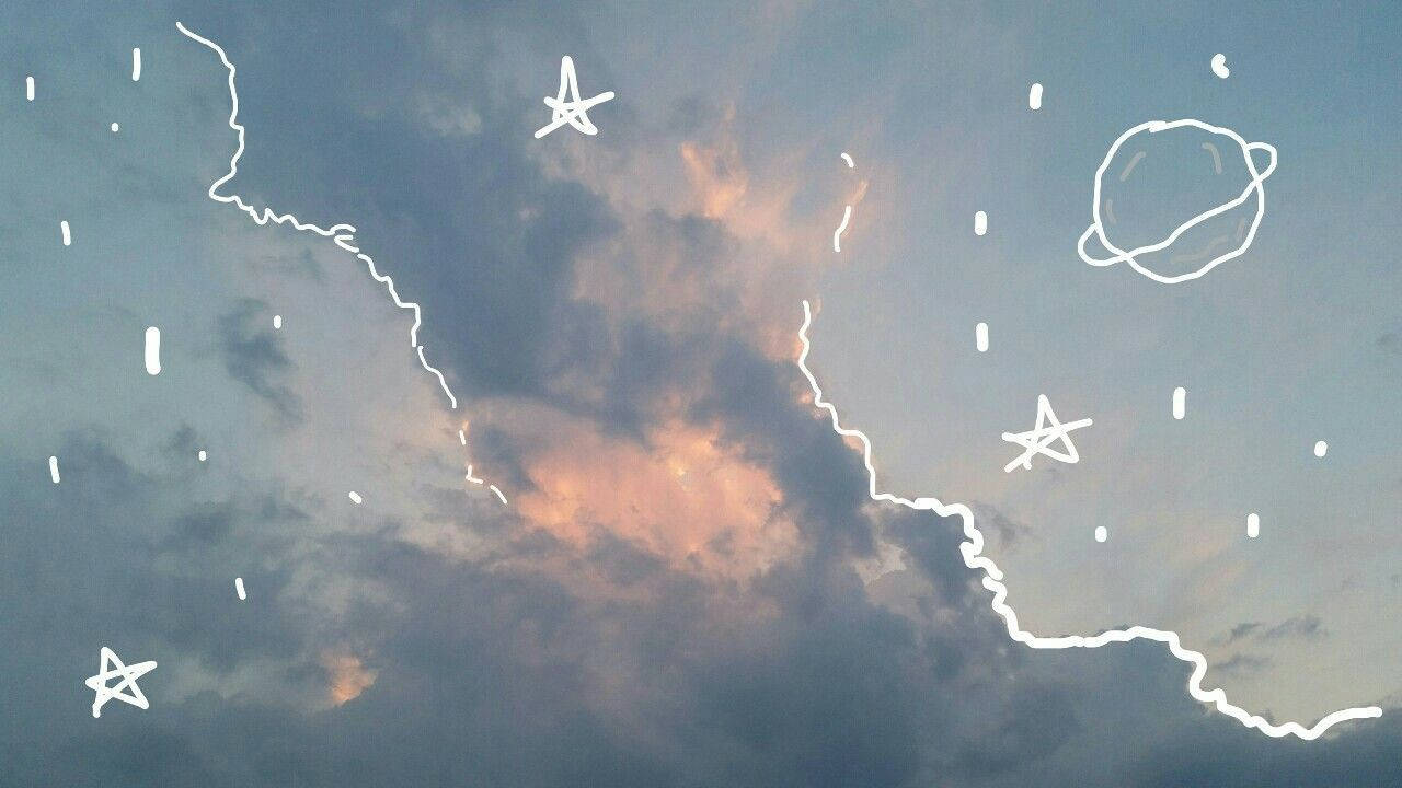 筆電 桌布 壁紙 — 夢幻的暮色天空，柔和的粉紅色和藍色雲層上覆蓋著異想天開的白色手繪星星和一顆行星。
