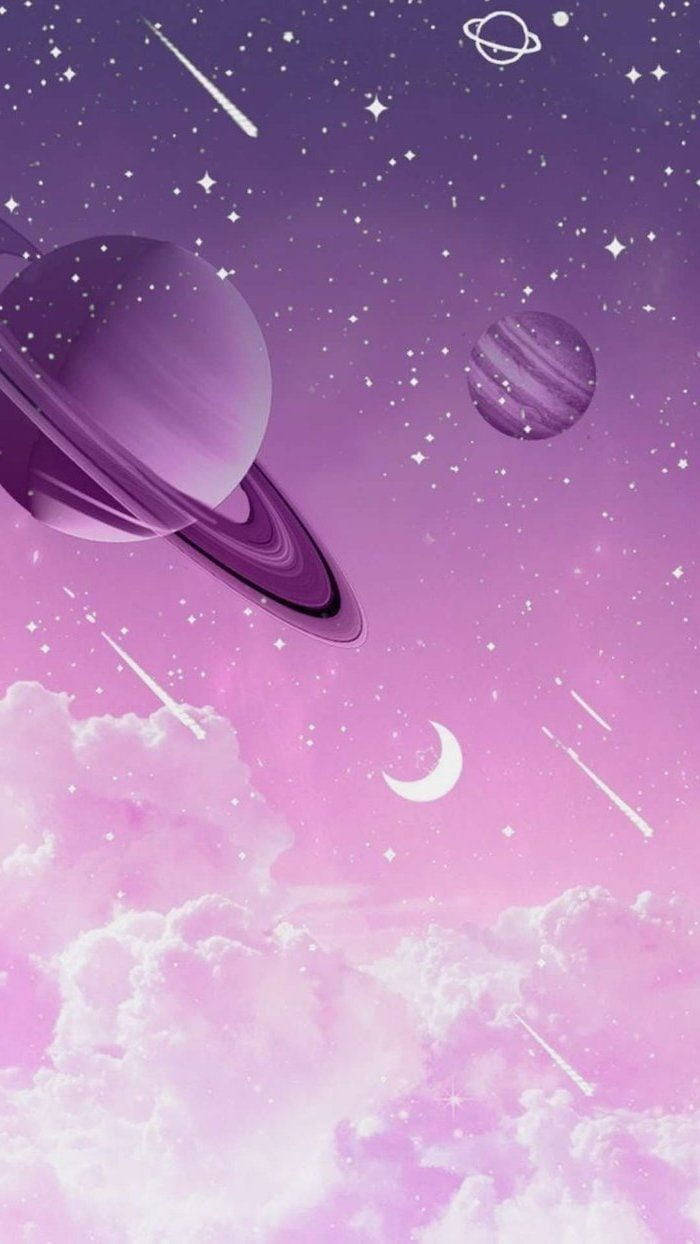 銀河 桌布 壁紙 — 夢幻的紫色和粉紅色宇宙天空，行星、流星和一彎新月漂浮在蓬鬆的雲層之上。