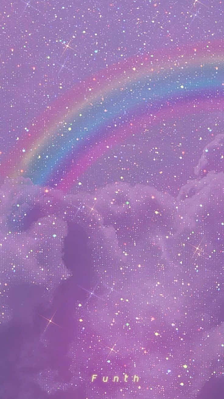 彩虹美學 桌布 壁紙 — 夢幻的紫色天空，佈滿閃爍的星星，柔和的彩虹拱在蓬鬆的雲朵上。