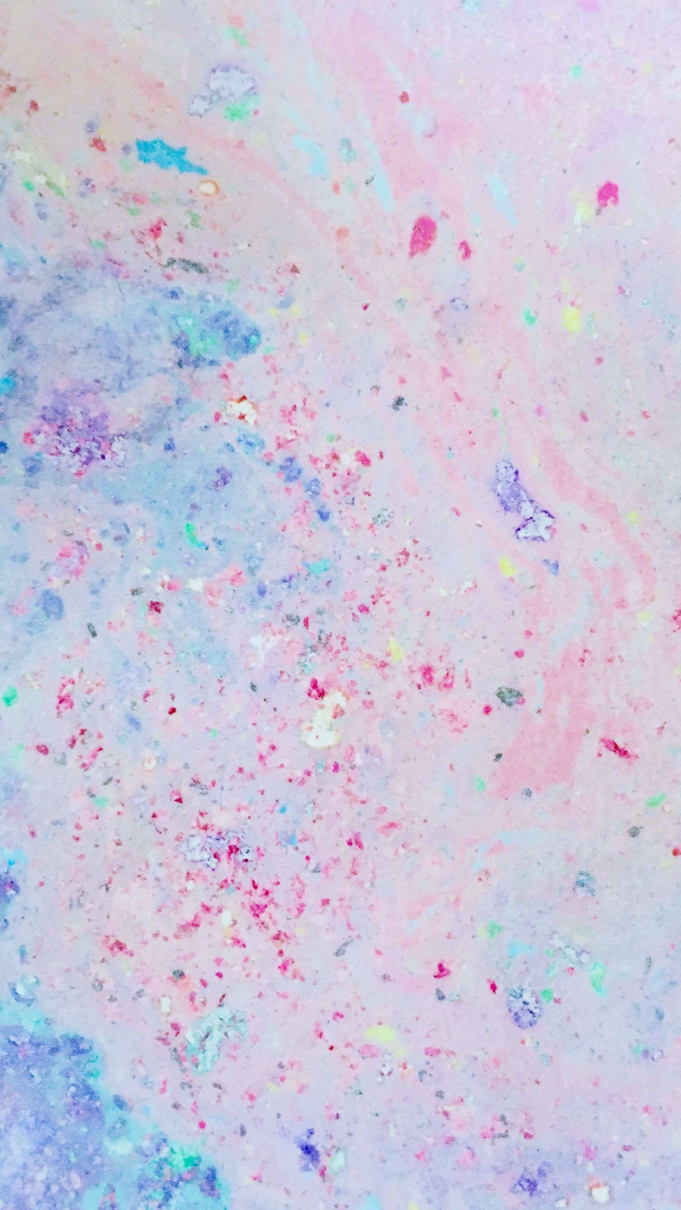 Pastel Abstract 桌布 壁紙 — 夢幻般的抽象水彩洗滌，柔和粉紅、藍色和鮮豔色彩的斑點融合成溫和的漸變。