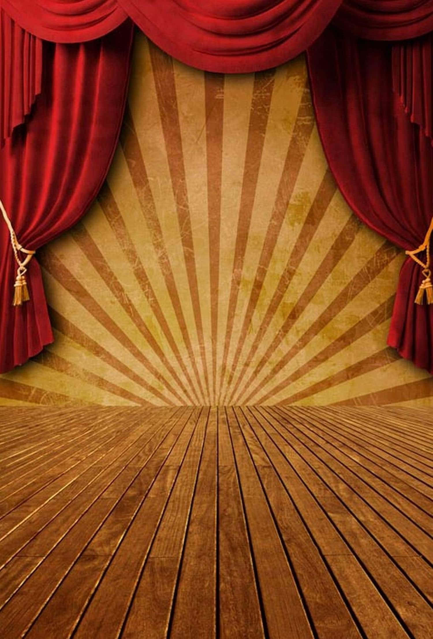 Circus 桌布 壁紙 — 大型劇院舞台，以華麗的紅色天鵝絨窗簾框住陽光圖案背景和拋光木地板。